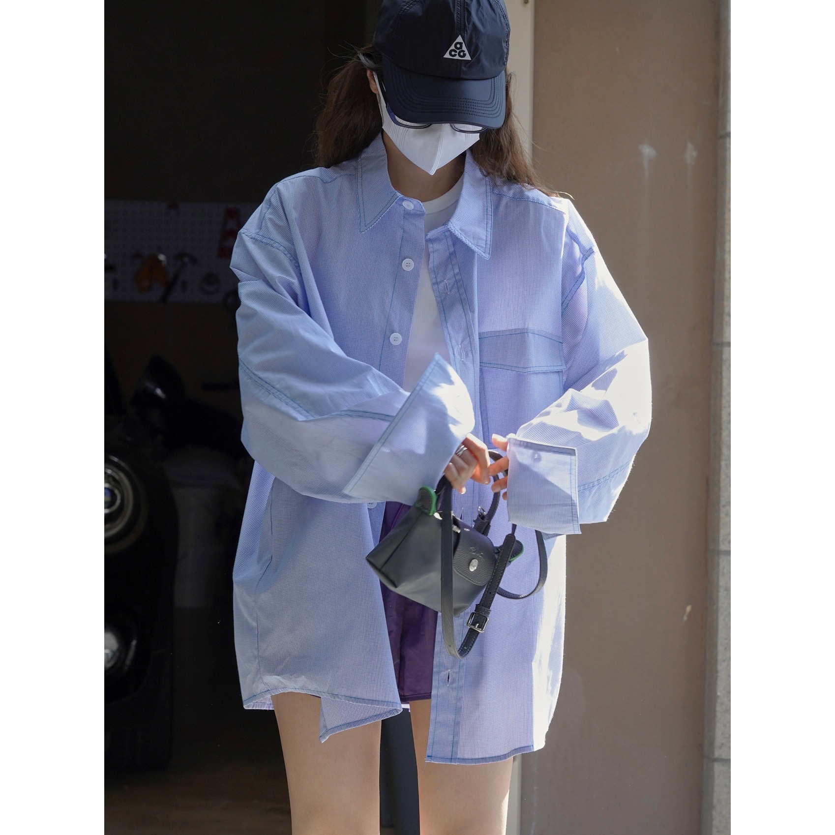 The new summer Japanese-style casual shirt with a large silhouette and blue and white checkered pattern from Louvre is skin-friendly and comfortable for women pic 4