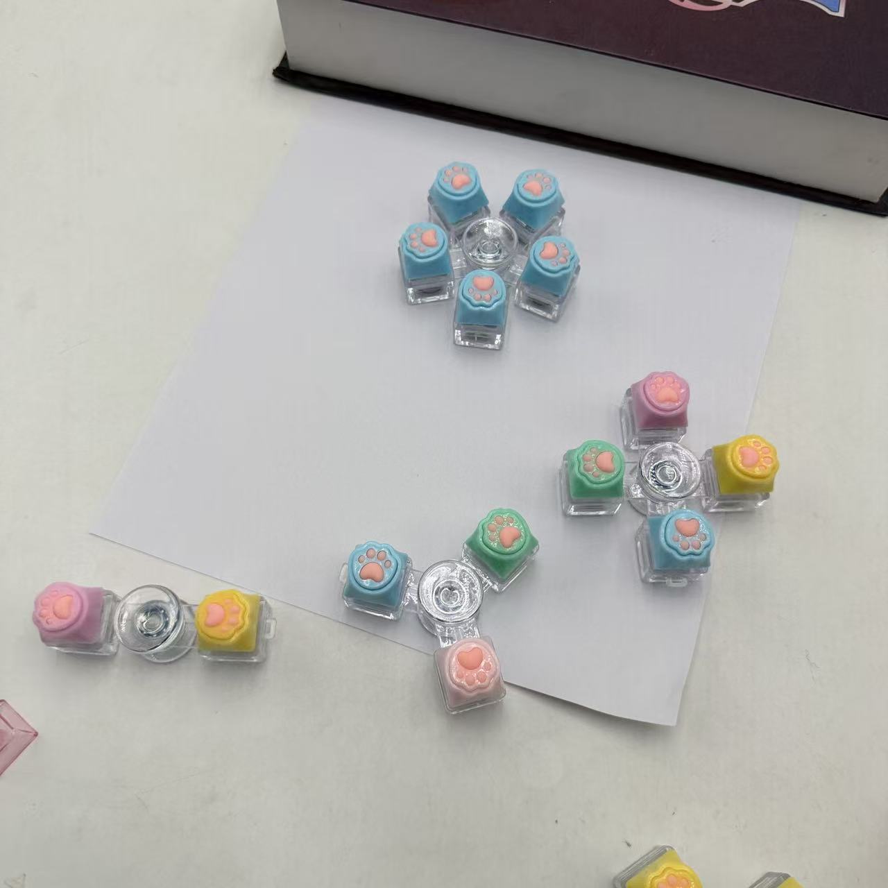 跨境按键陀螺键减压按键机械轴玩具创意按键发光电子键盘详情15