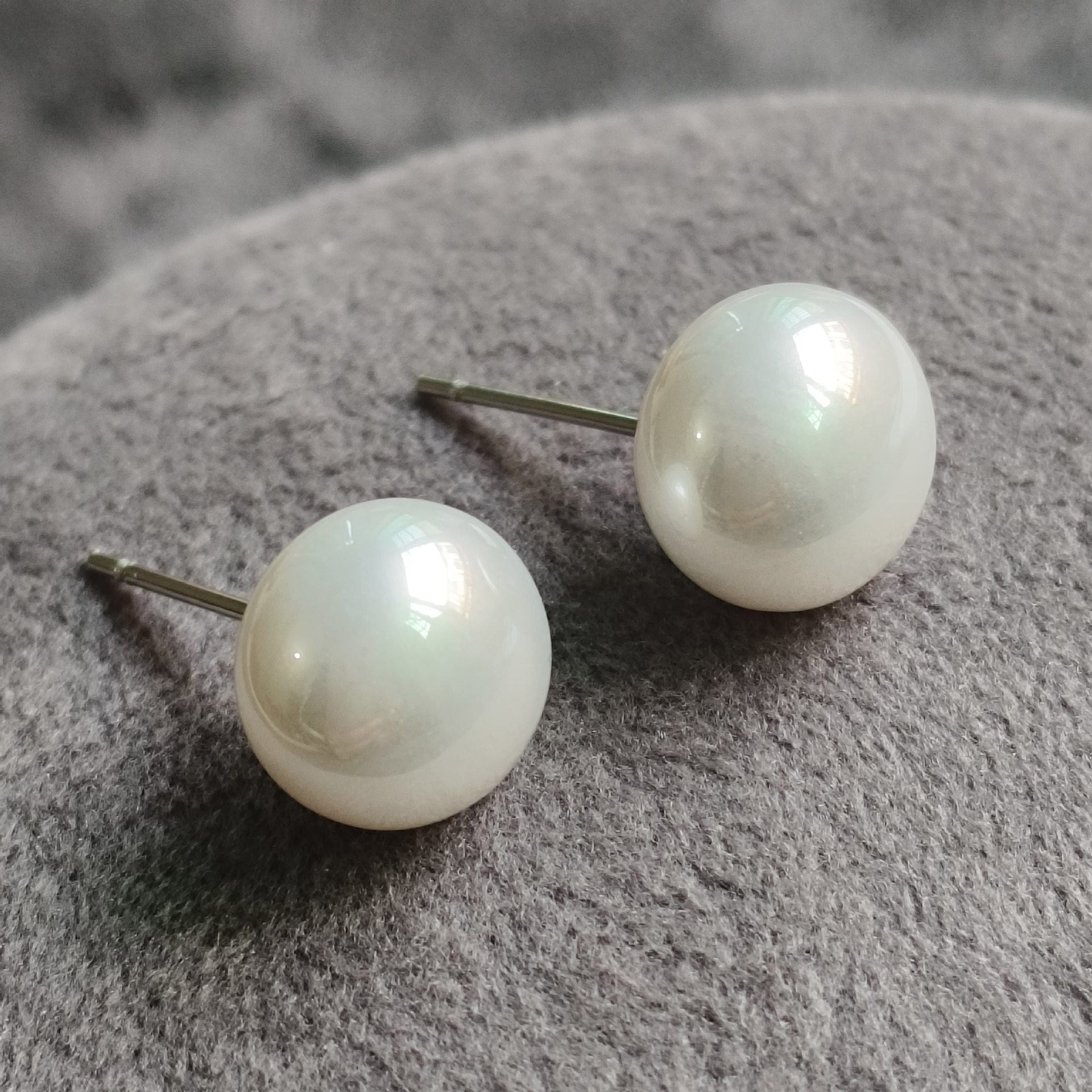Non-fading titanium steel ear needles, white steamed bun pearl ear studs, 2024ins, high-end autumn and winter earrings, fever style pic 5