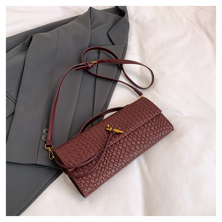 A new cross-border woven pattern single-shoulder crossbody bag with a retro texture, a hand-held baguette bag, and a versatile and elegant evening clutch pic 27
