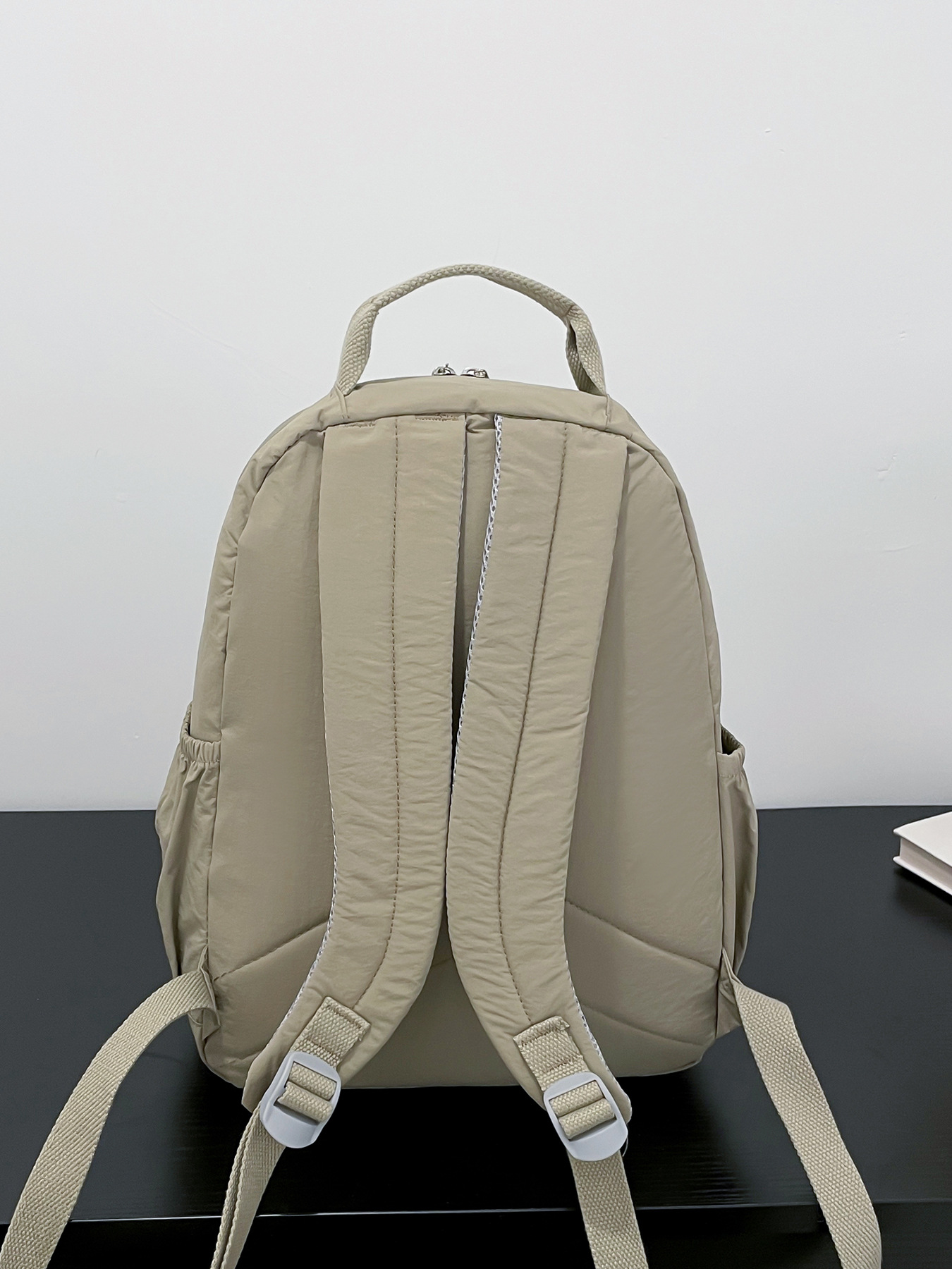 现货外贸跨境大容量轻便多隔层女士休闲百搭防泼水学生双肩包学生详情10