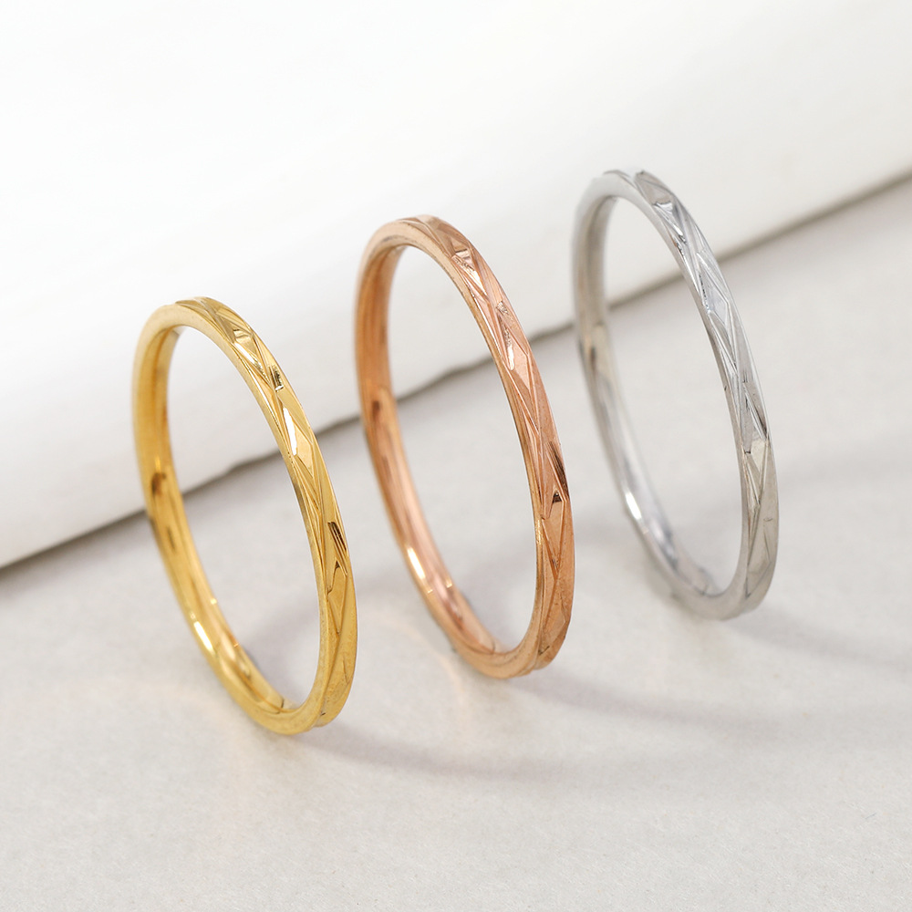 跨境素圈 不掉色 2mm极细批花交叉纹钛钢戒指女 个性不锈钢饰品厂详情4