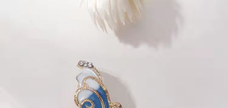 Butterfly brooch, high-end and elegant, high appearance level, cardigan, niche design sense, sweater, suit, versatile, retro brooch wholesale pic 1