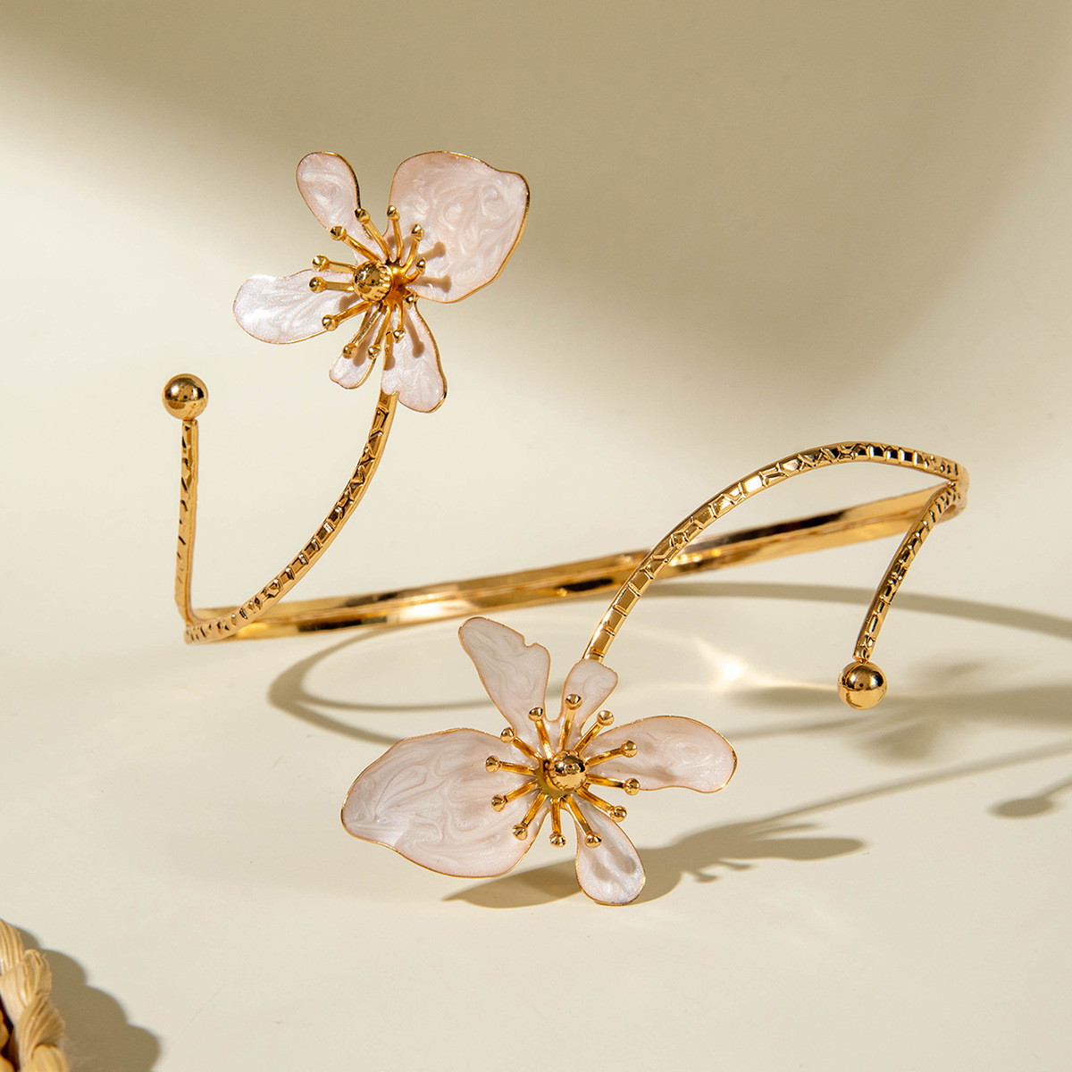 亚马逊跨境个性冷淡风海星手臂镯线条计感蝴蝶环形开口臂镯女详情98