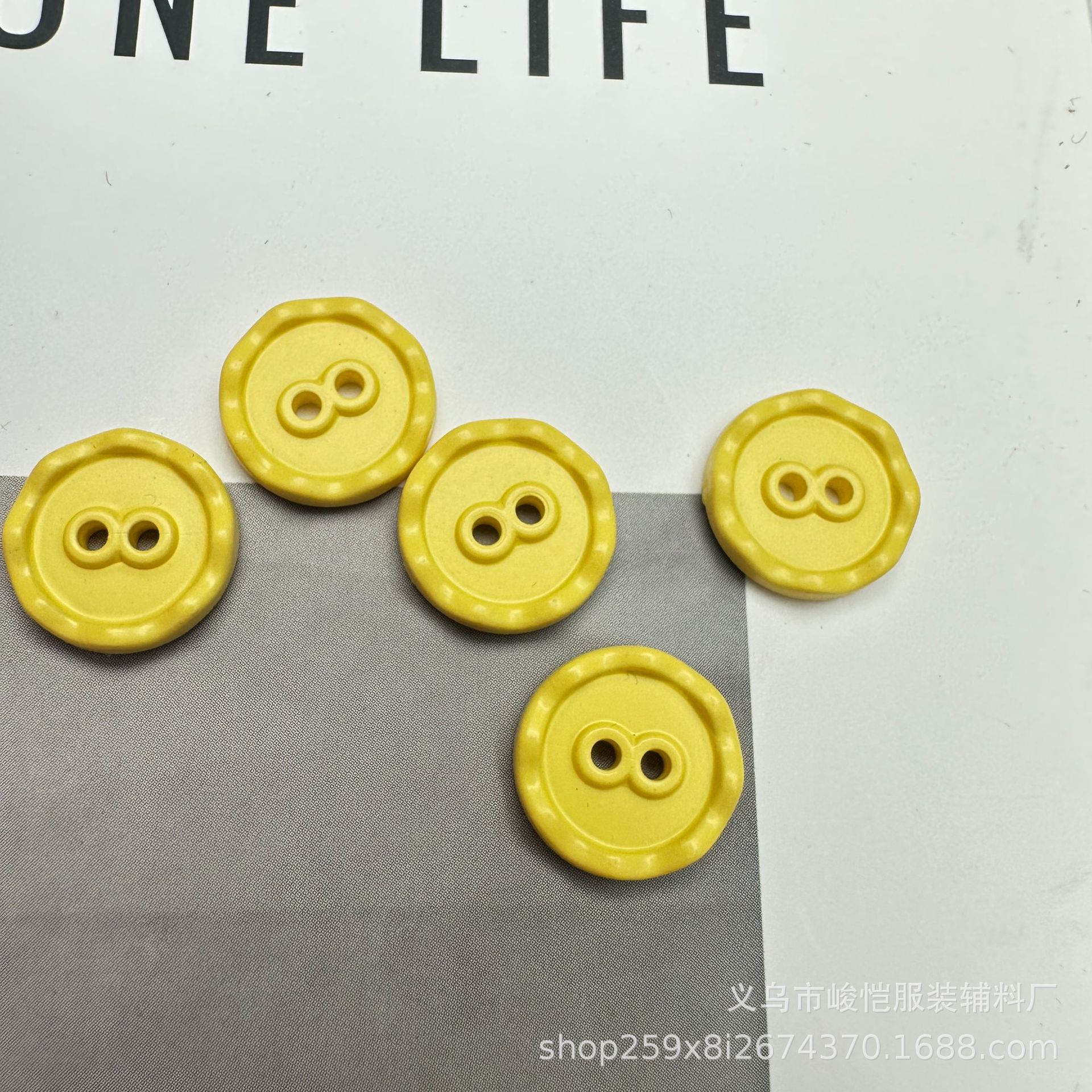 现货 彩虹糖多巴胺衬衫扣 树脂材质polo休闲衬衫童装迷你小扣子详情11