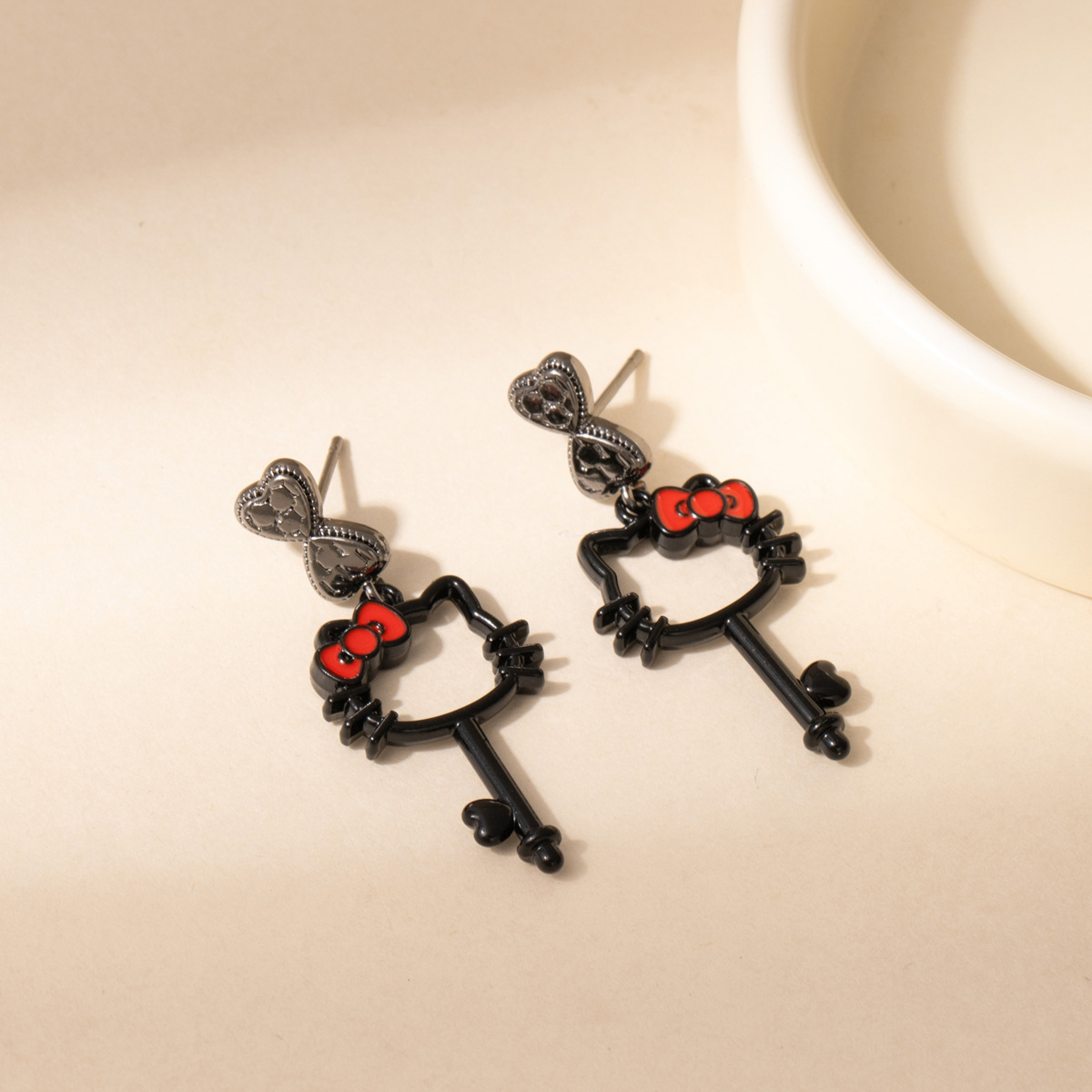Sweet and cool cartoon glazed black kitty cat key stud earrings, fresh and sweet, fashionable and niche earrings pic 6