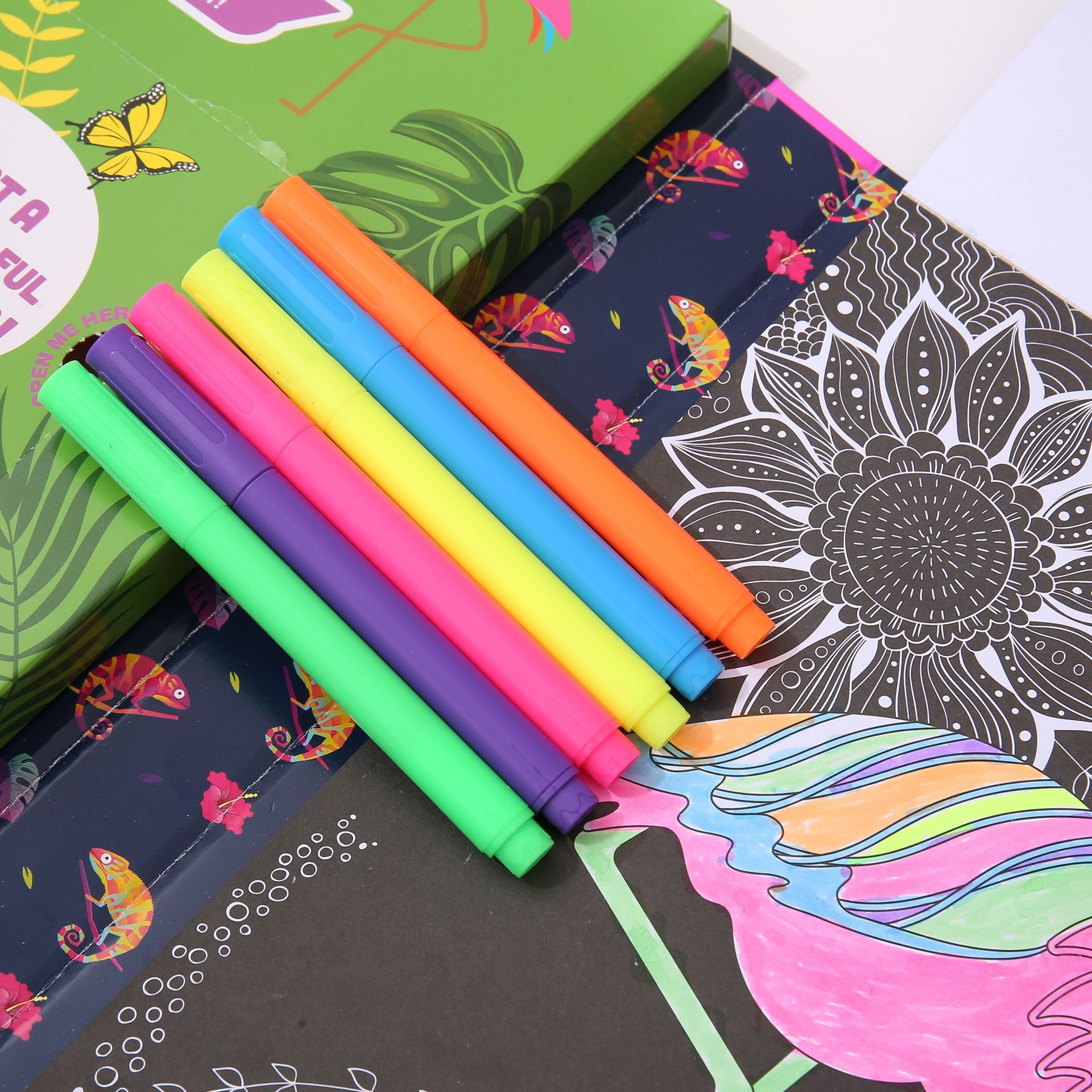 跨境独角兽卡通儿童涂色书绘画本学生炫彩涂鸦解压手绘填色套装详情9