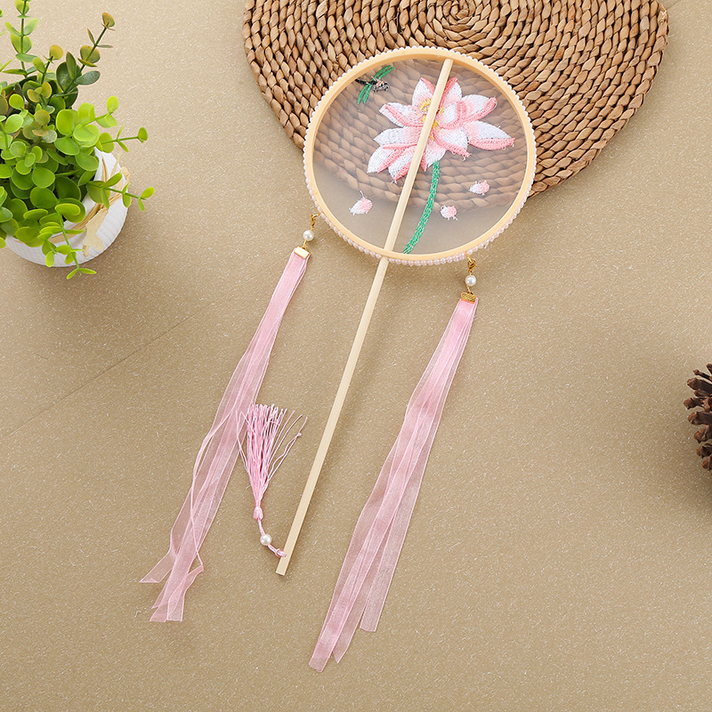 Wholesale of Chinese-style embroidered fans, ancient-style Hanfu, photo shoots, dance cheongsams, fashion shows, round fans and retro palace fans pic 4