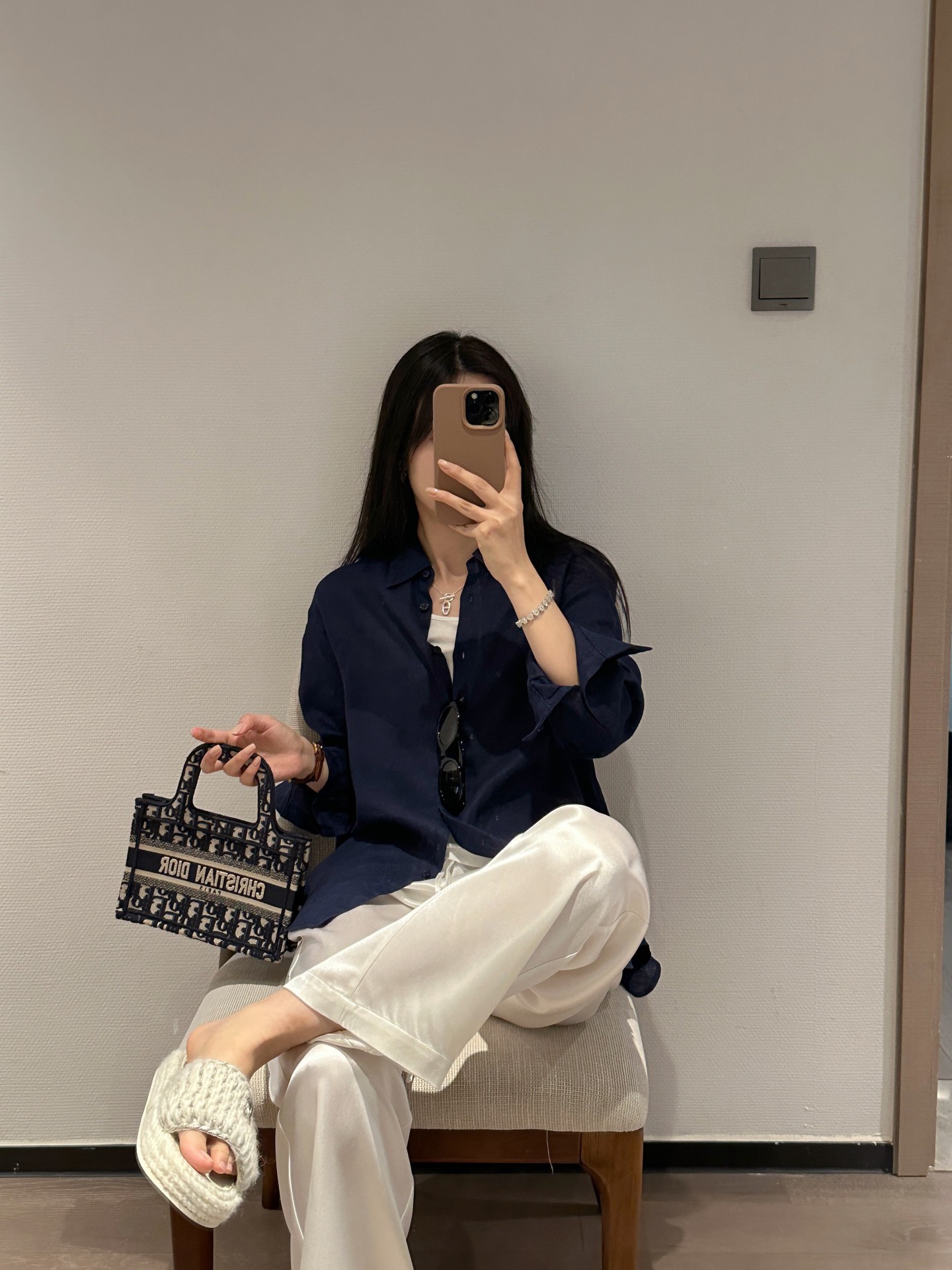 020810 春季新款女士刺绣亚麻平纹纯色简约宽松通勤舒适衬衣衬衫详情37