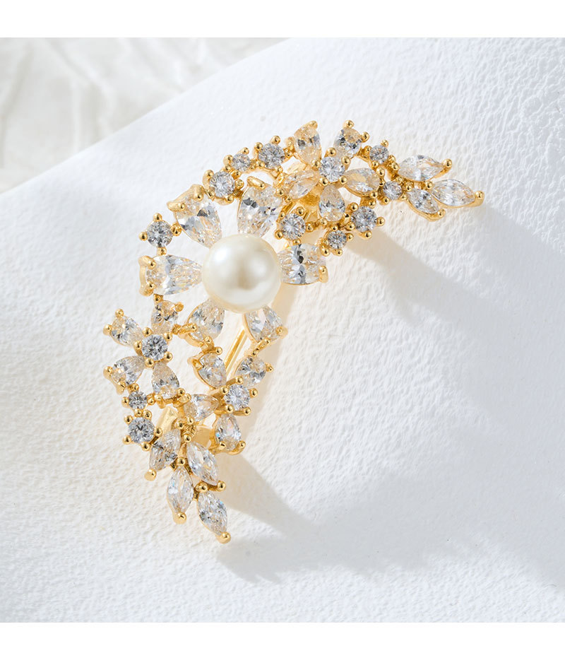 The light luxury and high-end two-color star and moon brooch with copper micro-inlaid zircon is exquisite and versatile, suitable for both men and women pic 12