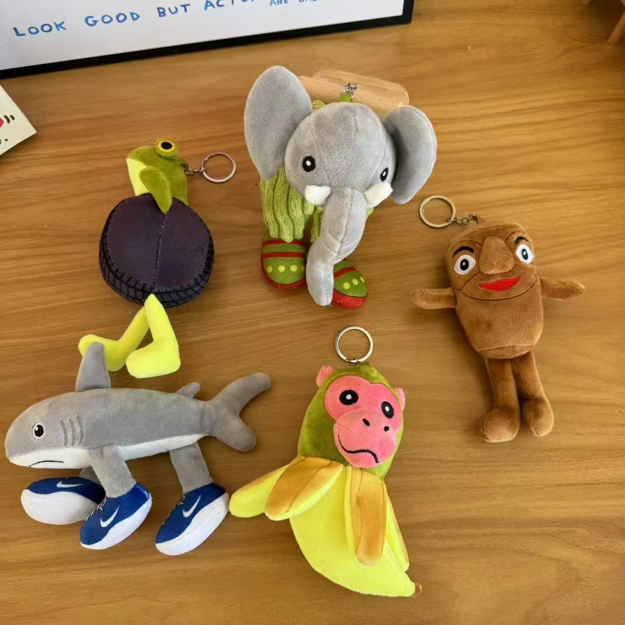 美国山海经恶搞毛绒玩具挂饰跨境新款tungtungtunsahur吉祥物布艺娃娃锁扣趣味公仔详情2