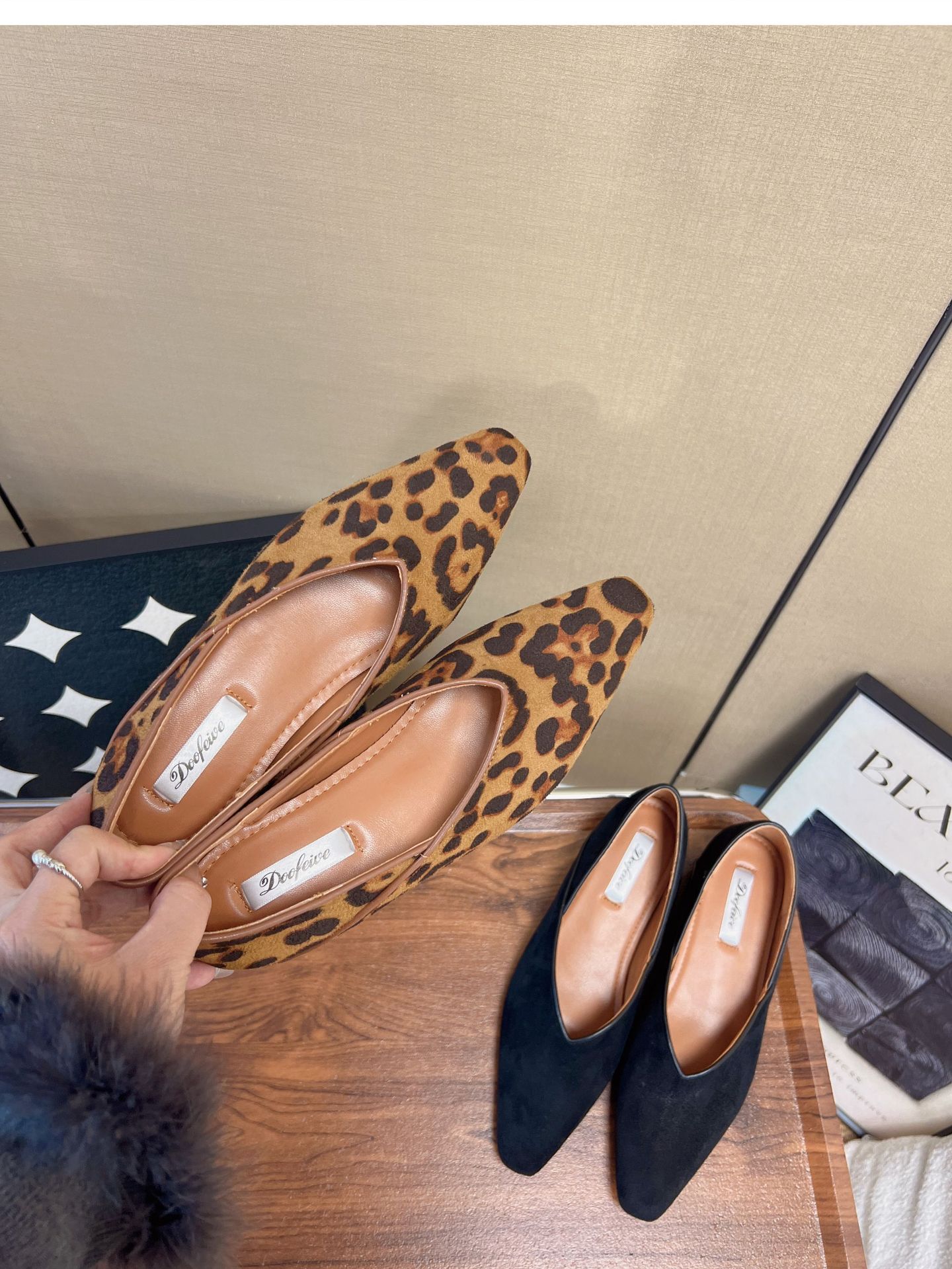 Pointed-toe leopard print insole height-increasing single shoes for women in autumn and winter, suede French commuter two-in-one flat single shoes, ladle shoes, grandma shoes pic 5