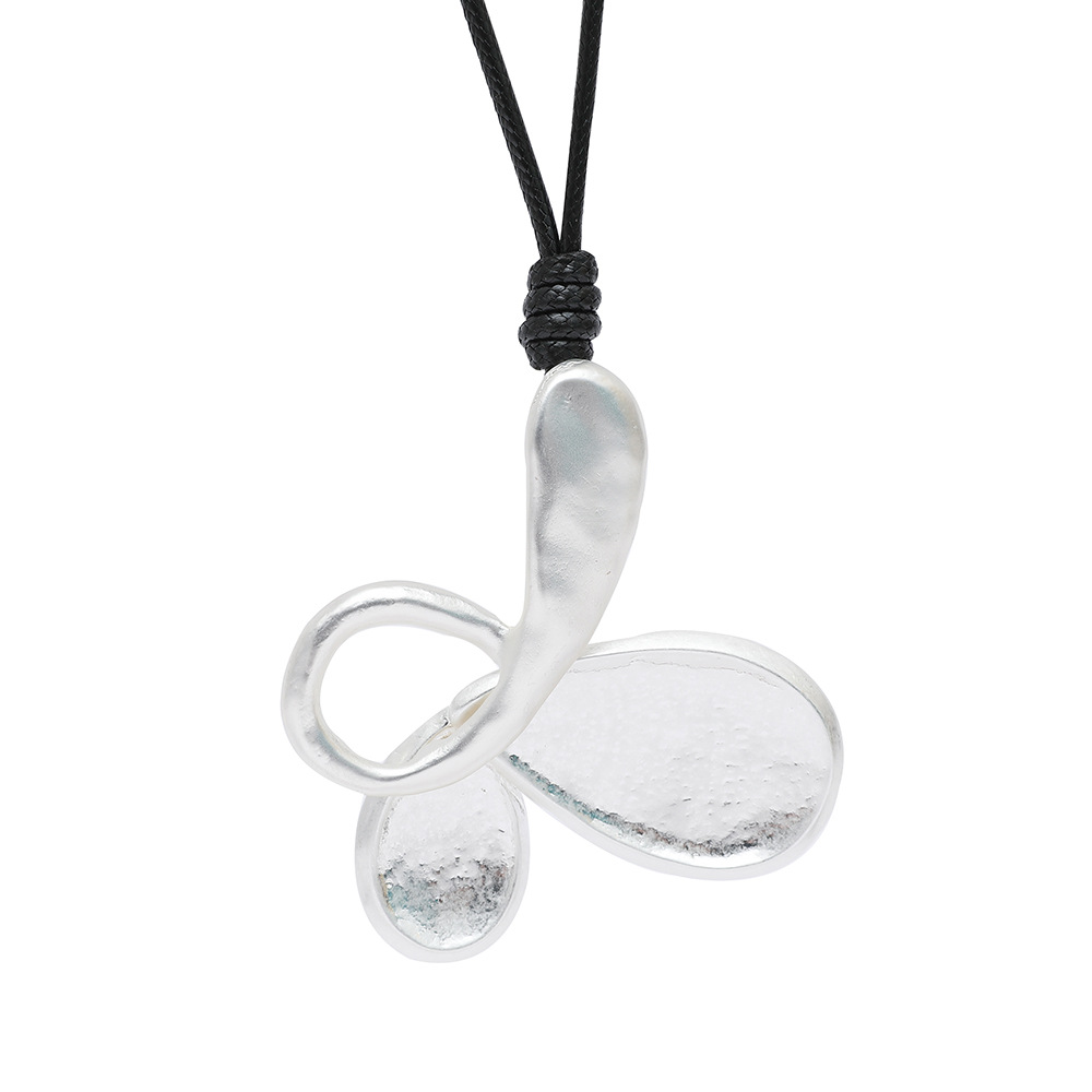 亚马逊热销新款欧美女士不规则蝴蝶吊坠长款皮绳金属高级潮流项链详情8