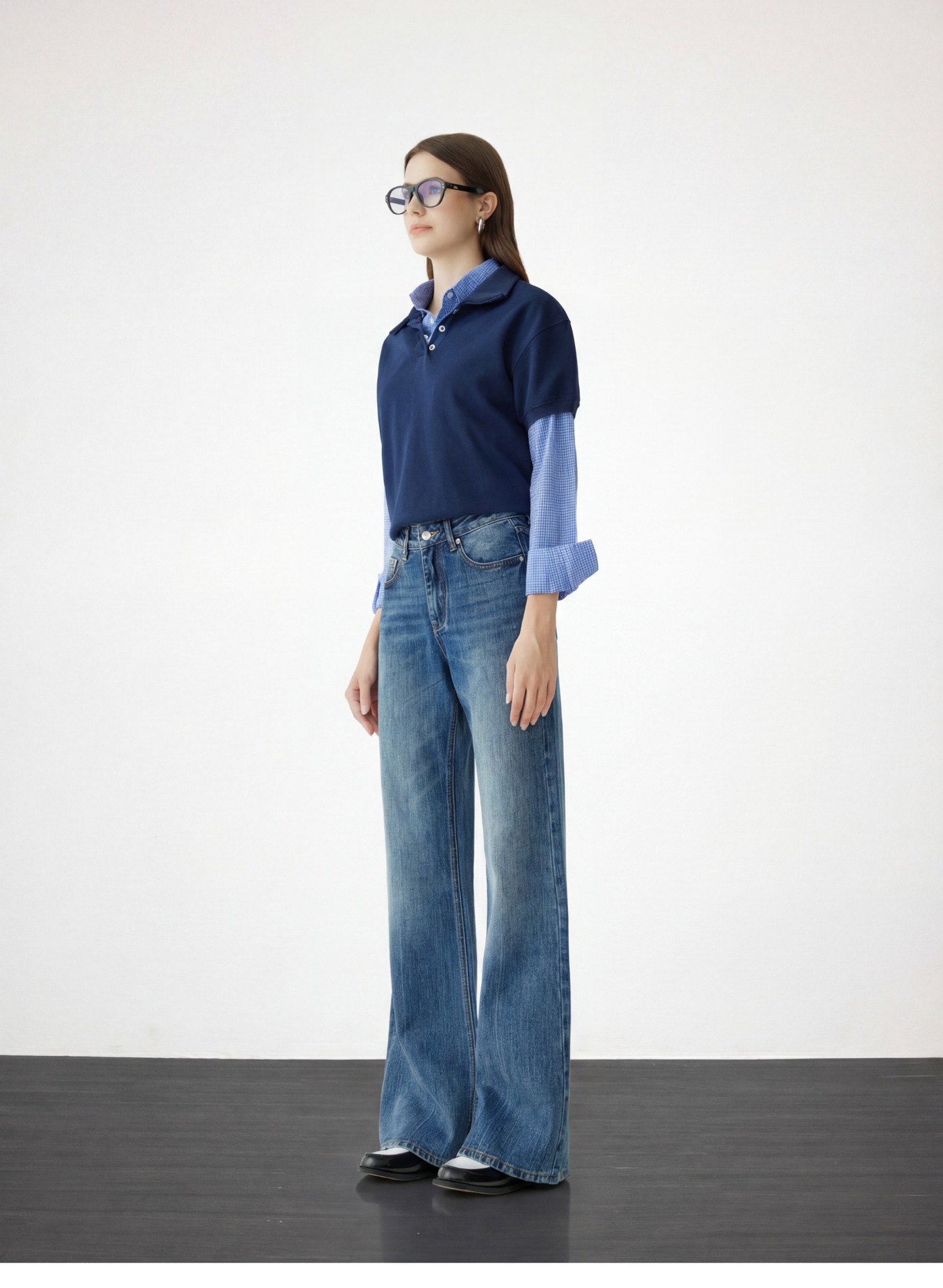 High-end, loose, non-leg-hugging, slightly flared jeans for women 2026 spring, high-waisted flared pants for women, narrow wide-leg pants pic 12