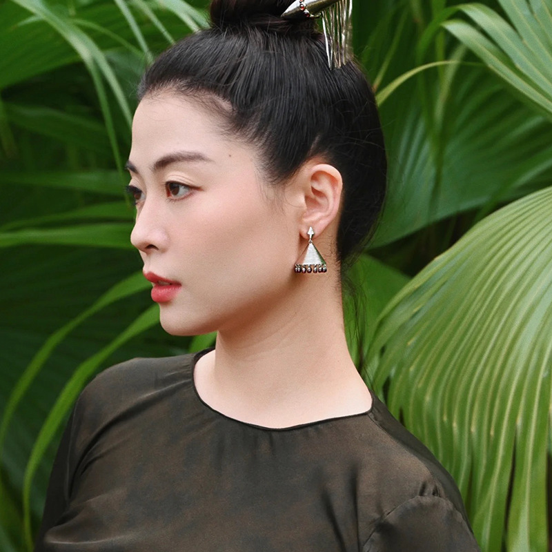 复古螺旋纹理石榴石耳环小众设计个性时尚耳饰轻奢高级感风铃耳坠详情6