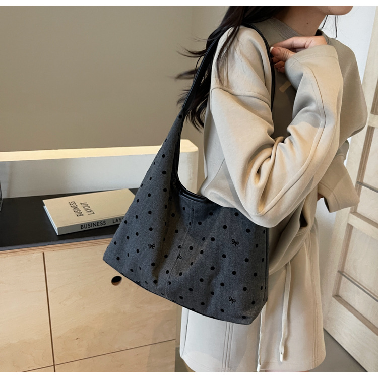通勤大容量女包新款流行波点单肩包时尚百搭托特水桶包都市斜挎包详情30