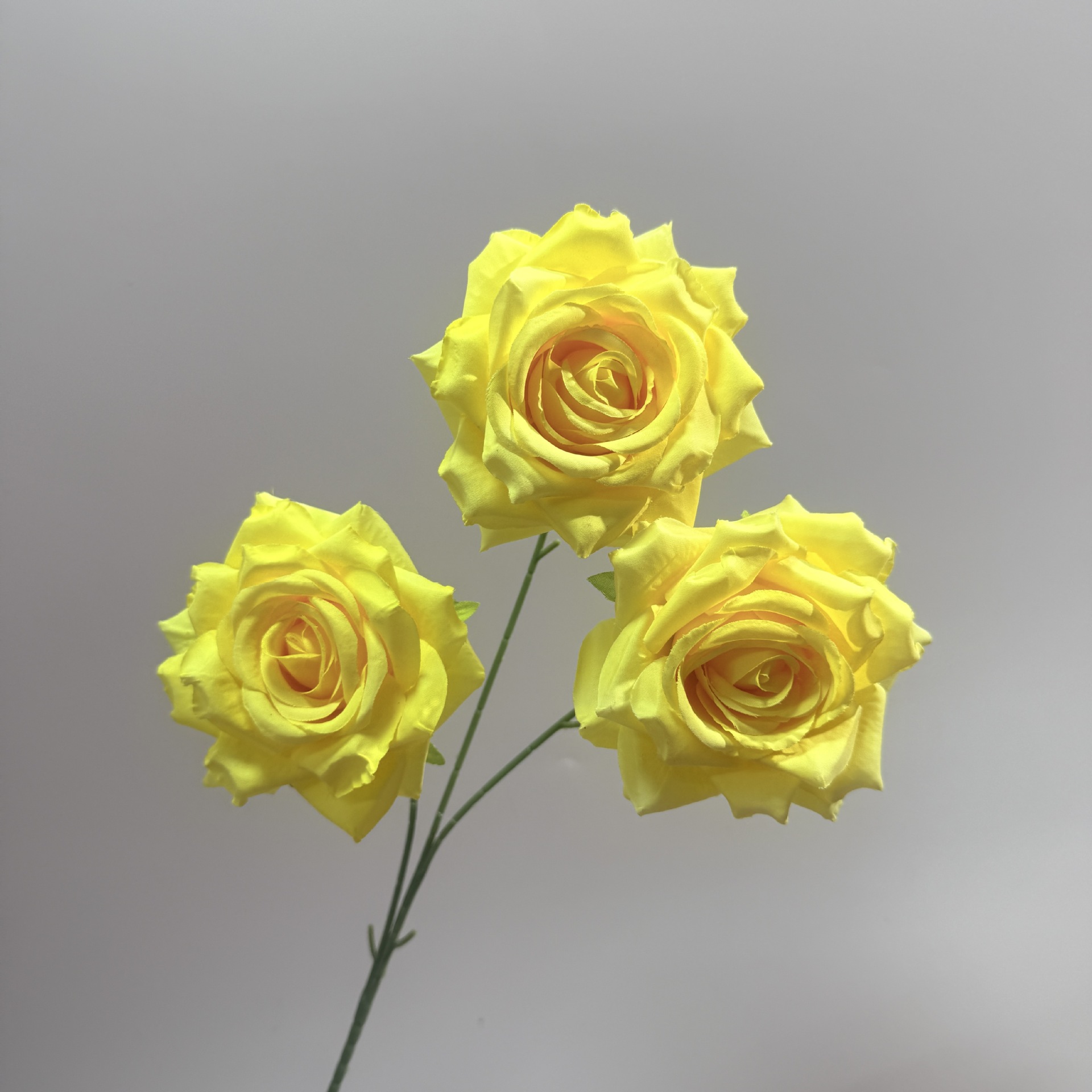 仿真花3头钻石玫瑰花婚庆装饰假花批发红色路引花材网红玫瑰瀑布详情9