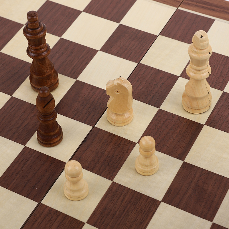 厂家直供休闲娱乐象棋贴木皮折叠式磁性国际象棋详情6