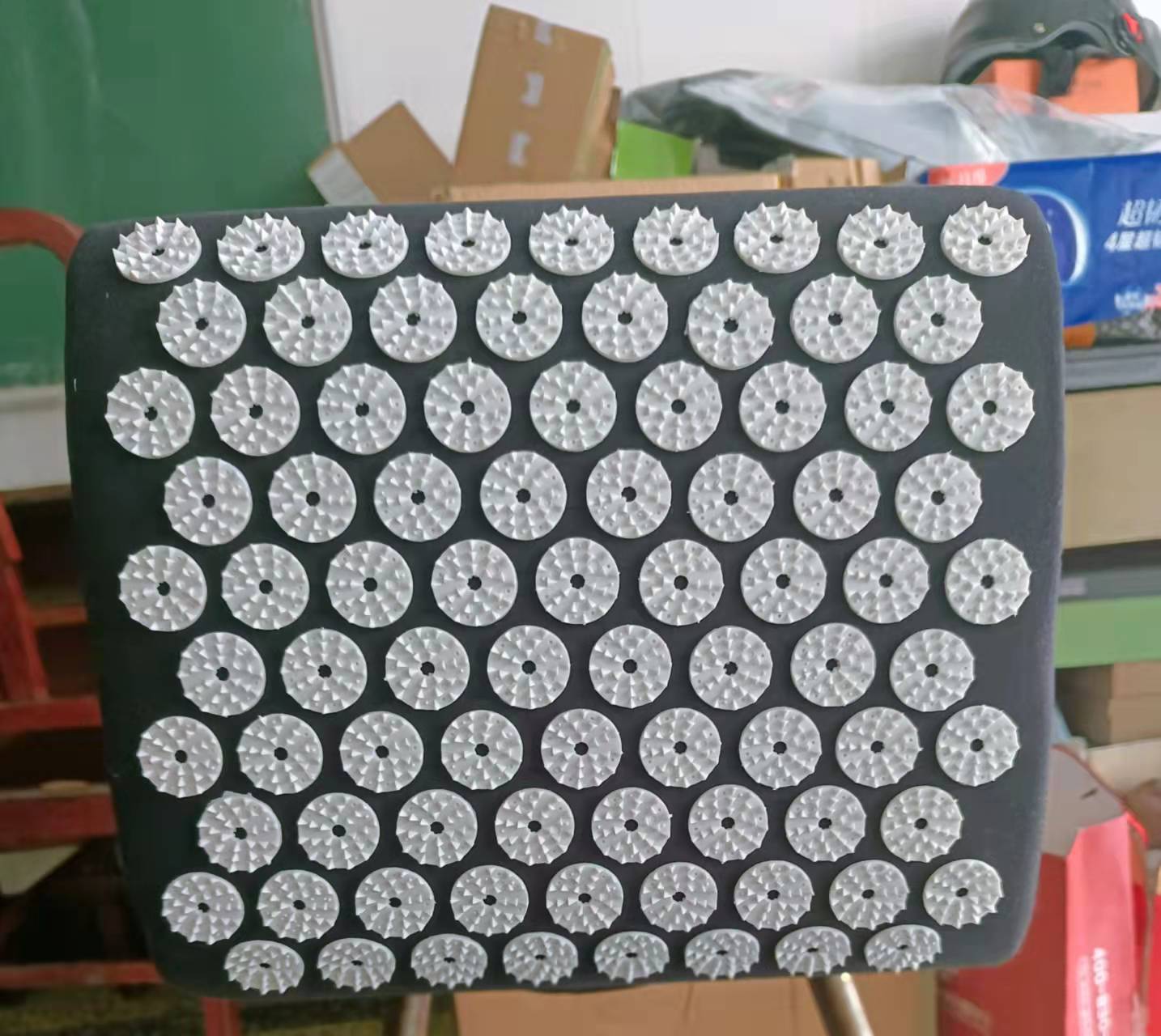 0.1源头厂家新款针刺瑜伽按摩腰靠枕腰部按摩枕针刺枕头特制穴位腰枕详情8