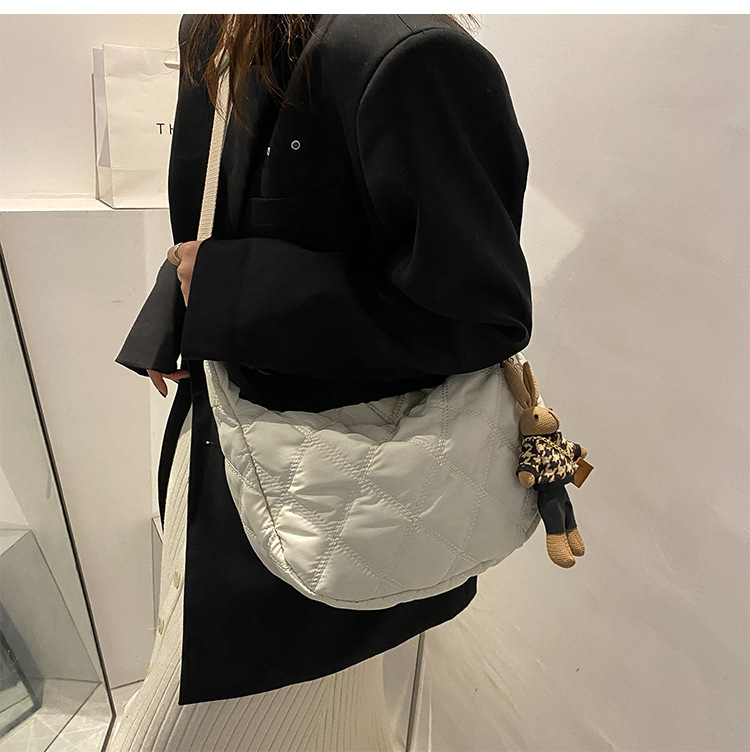 The new, trendy and fashionable single-shoulder crossbody bag with diamond-patterned embroidery thread for women in 2021, the popular dumpling bag pic 74