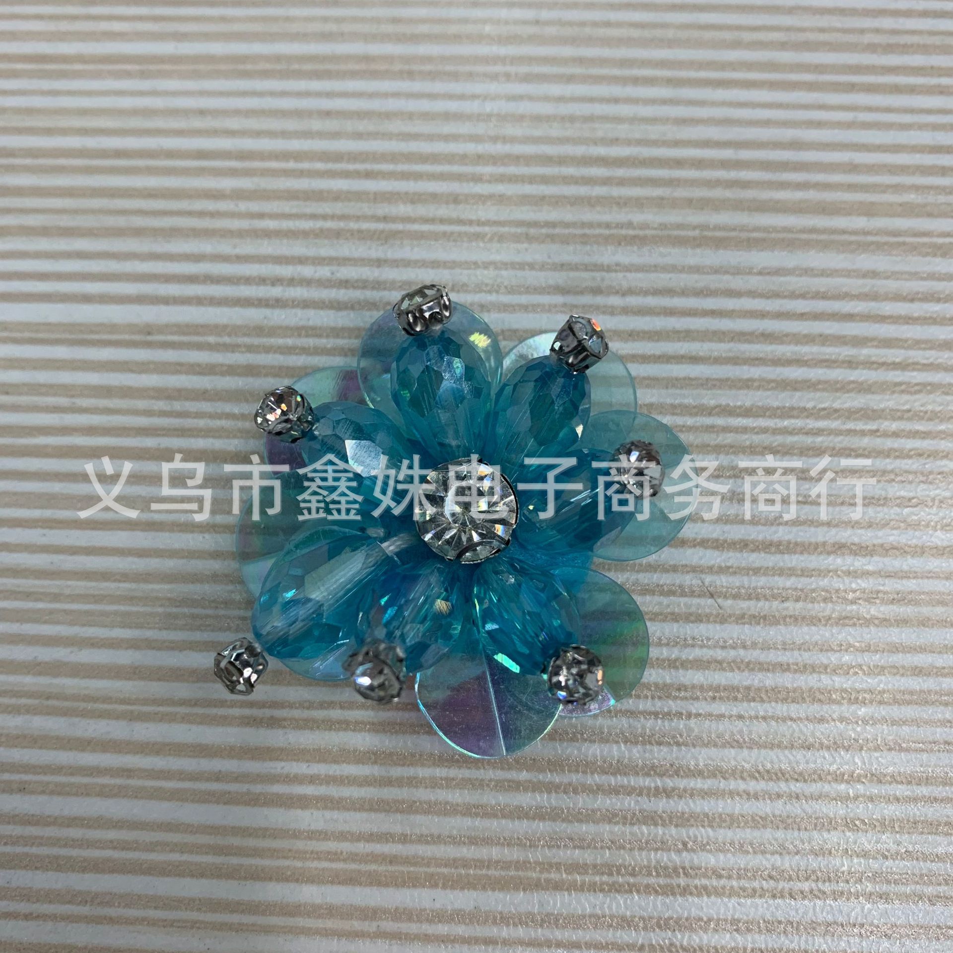 Камелия из гирлянды, гвозди с бусами, аксессуары DIY pic 21