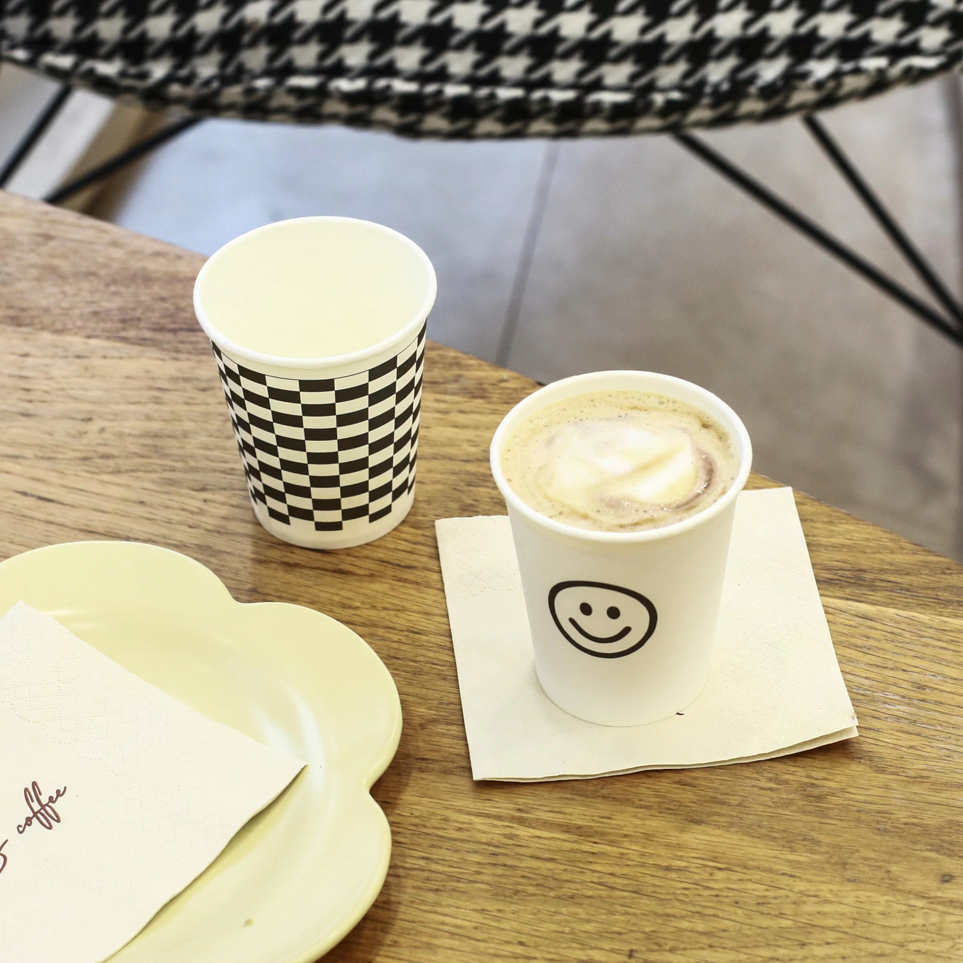 Ins-style paper cups, simple smiling face grid disposable cups, thickened household water cups, office coffee cups, tea cups pic 8