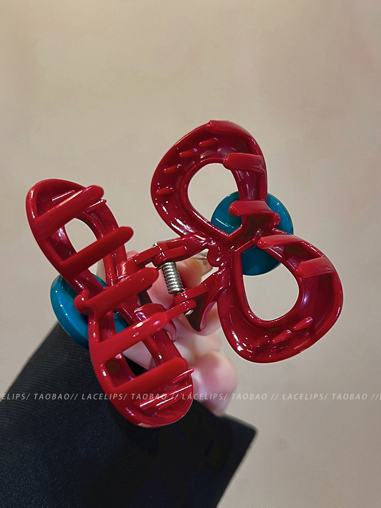 Retro red bow button grabber with a high-end and niche design. The contrasting color shark clip is a fashionable and versatile hair accessory pic 26