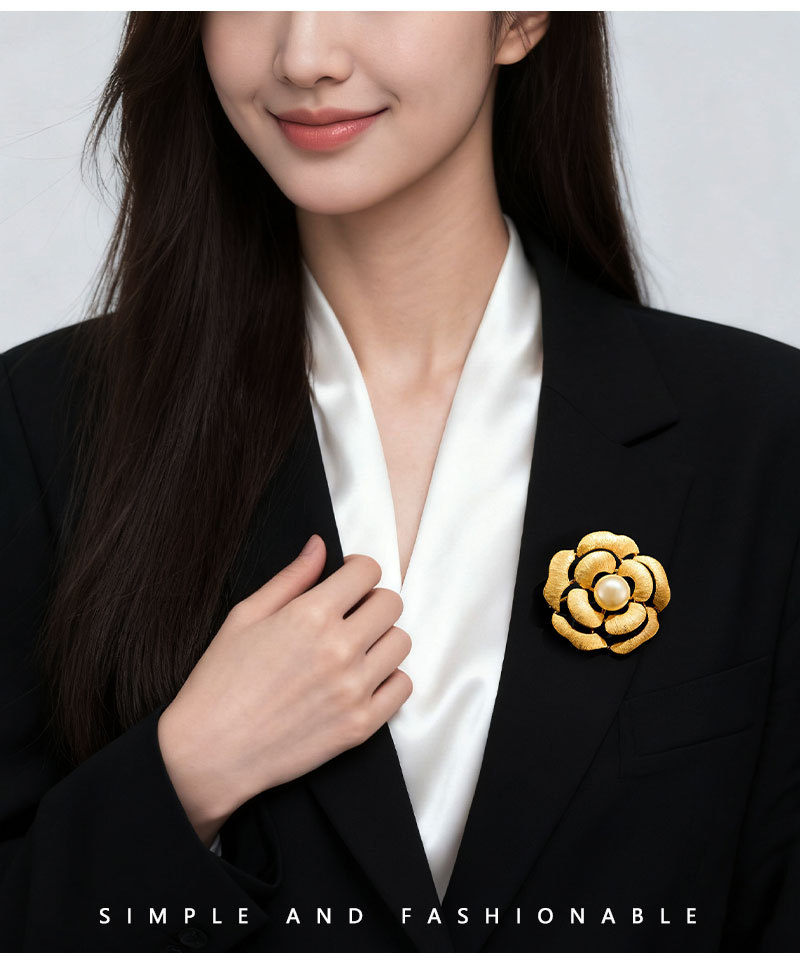 Original design, light luxury, retro gold brushed camellia brooch, fashionable and high-end suit jacket accessory pin pic 16