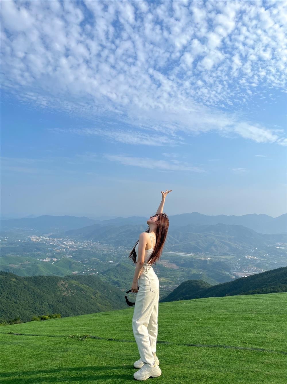 赵露思同款白色吊带背心女夏季薄款外穿内搭带胸垫一体式打底上衣详情16