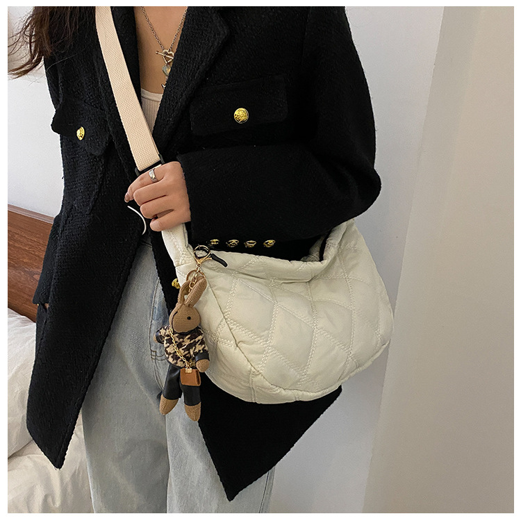 The new, trendy and fashionable single-shoulder crossbody bag with diamond-patterned embroidery thread for women in 2021, the popular dumpling bag pic 49