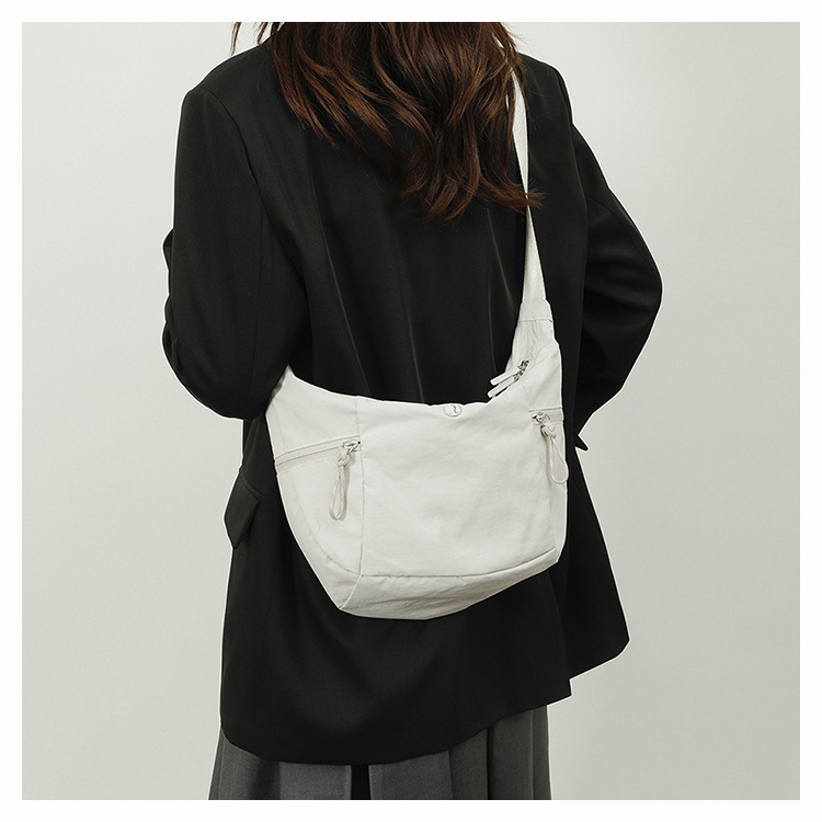 包包女lulu饺子包新款牛角包休闲健身运动包潮百搭通勤单肩斜挎包详情16