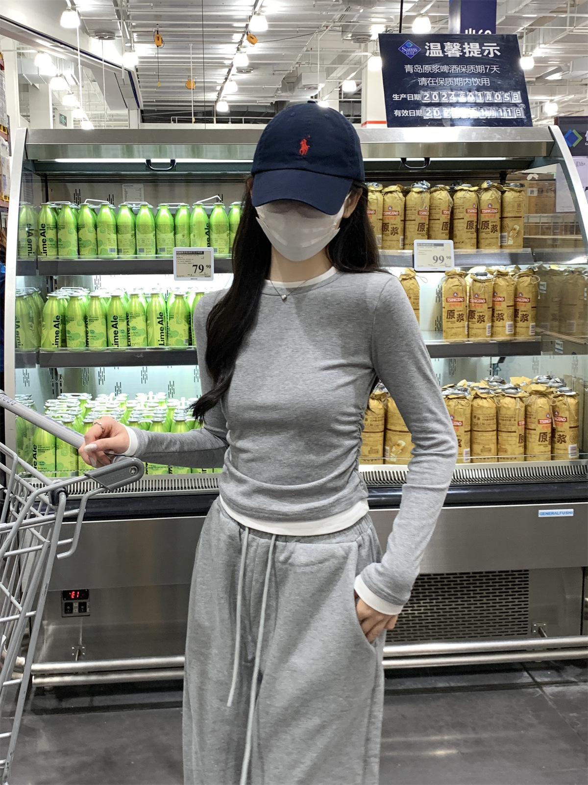 A trendy and unique round-neck color-blocking fake two slimming cotton long-sleeved T-shirts for women, a new grey top from Spring and autumn pic 15