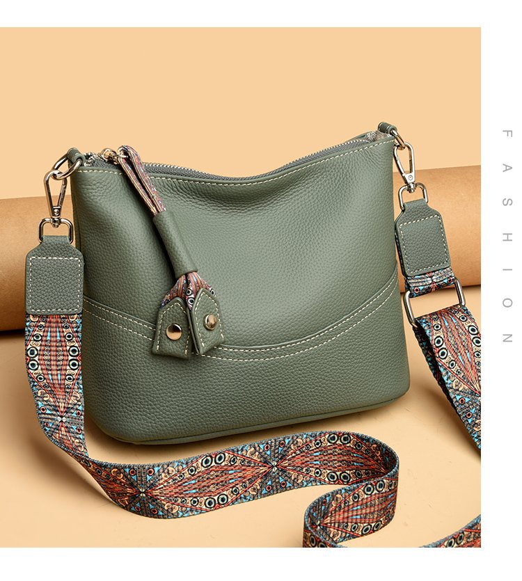 真皮流浪包女包头层牛皮包街拍新款潮时尚百搭三层软皮单肩斜挎包详情6