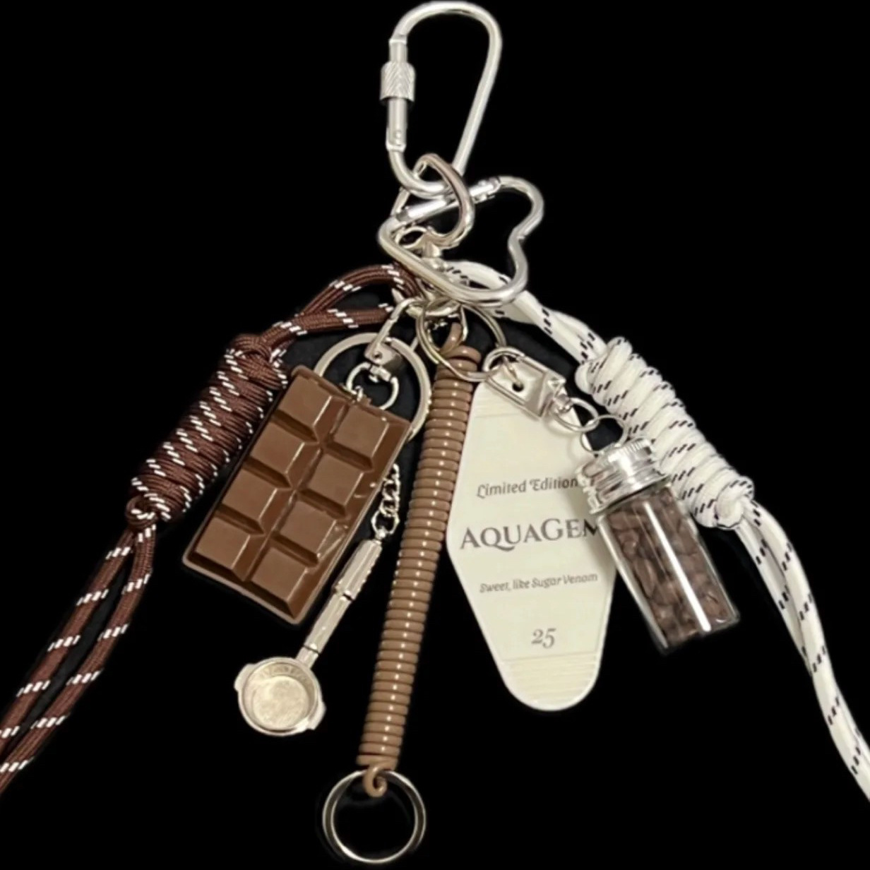 Miu series bag pendants, Dachshund figurine pendants, schoolbags, car lanyards, high-end keychains, baseball accessories pic 6