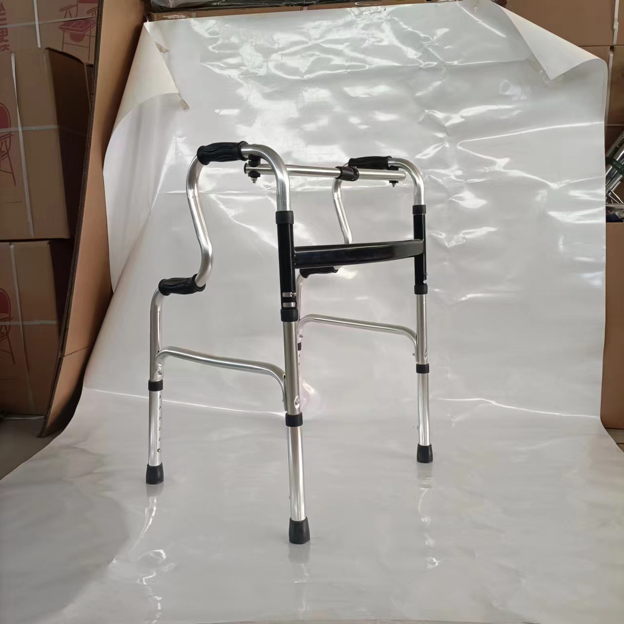 Wholesale aluminum alloy elderly walkers, double-bend walkers, stainless steel assistive walkers, crutches and health care equipment accessories from the manufacturer pic 9