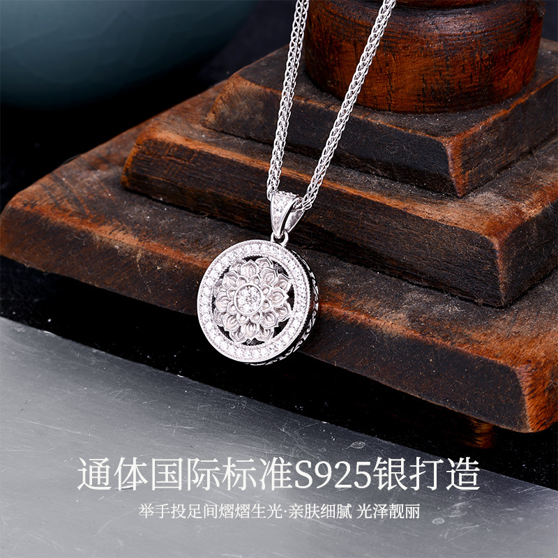 This is a new Chinese-style pearl collarbone chain for women, featuring exquisite gold plating and full diamonds. It is fashionable, versatile and elegant pic 7