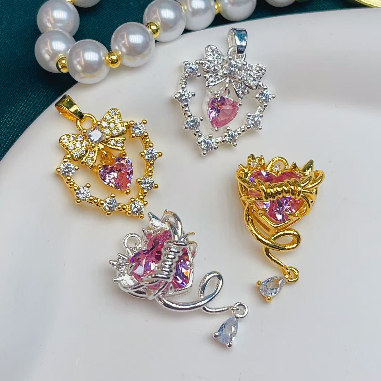 A popular online hit, light luxury and ethereal zircon heart-shaped jewelry pendant, 24k thick silver color-preserving copper gold-plated accessory pic 2