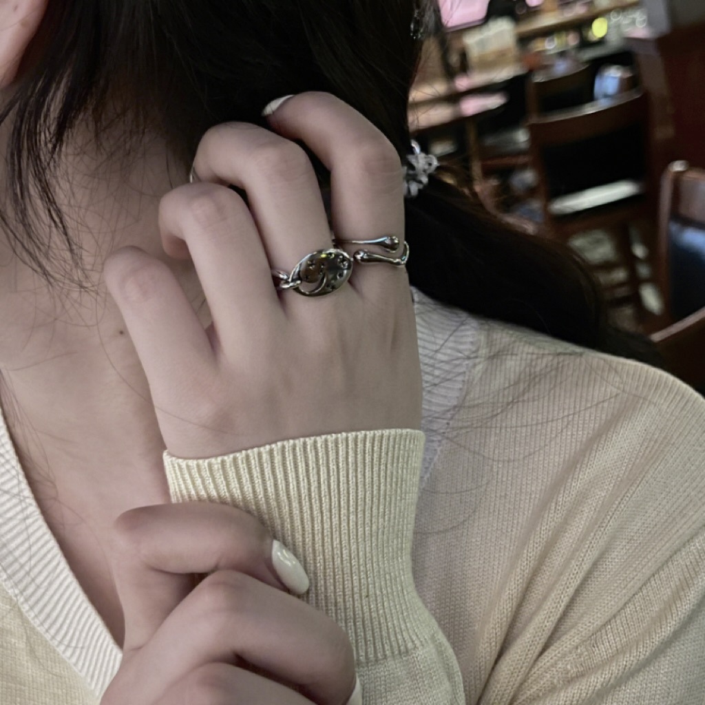 The ring does not fade. It has a unique and high-end feel, is versatile, and exudes a light luxury temperament. It is an inS-style retro ring with geometric openings from Japan and South Korea pic 8