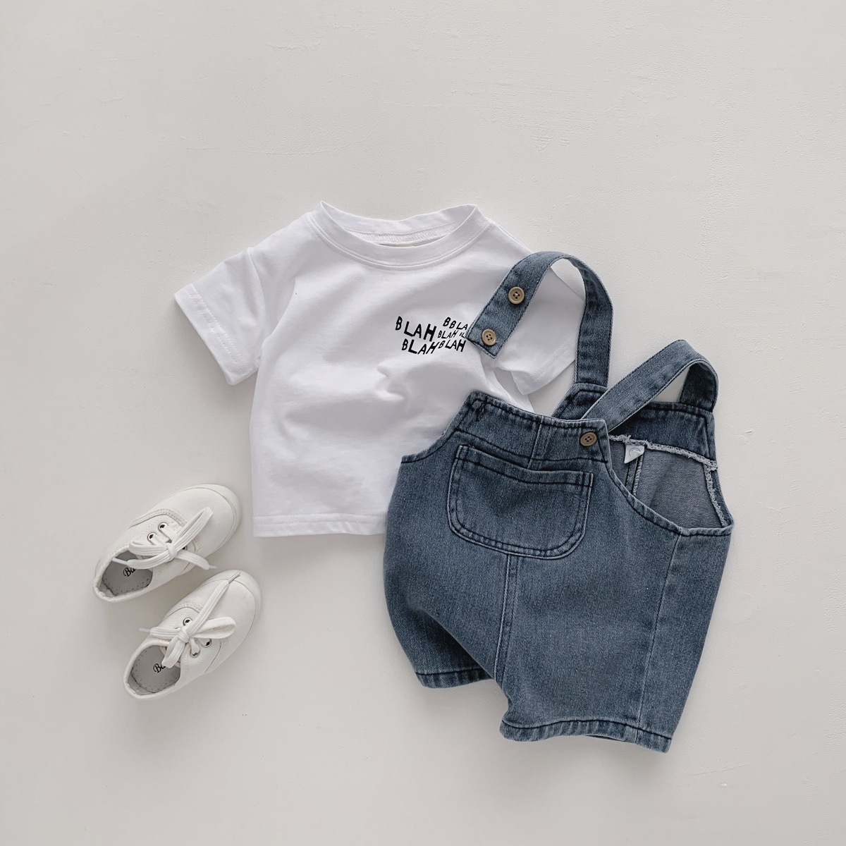 Bebé denim tirantes shorts conjunto 2025 nuevo niño blanco camiseta hombre niña verano fino dos piezas pic 4