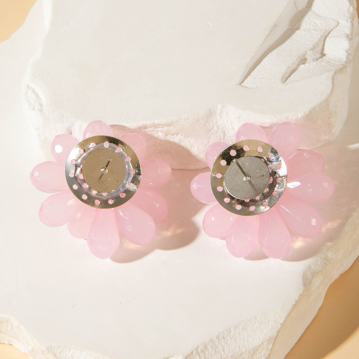 亚马逊跨境清新甜美彩色树脂花瓣花朵耳钉气质多巴胺 耳环耳饰女详情62