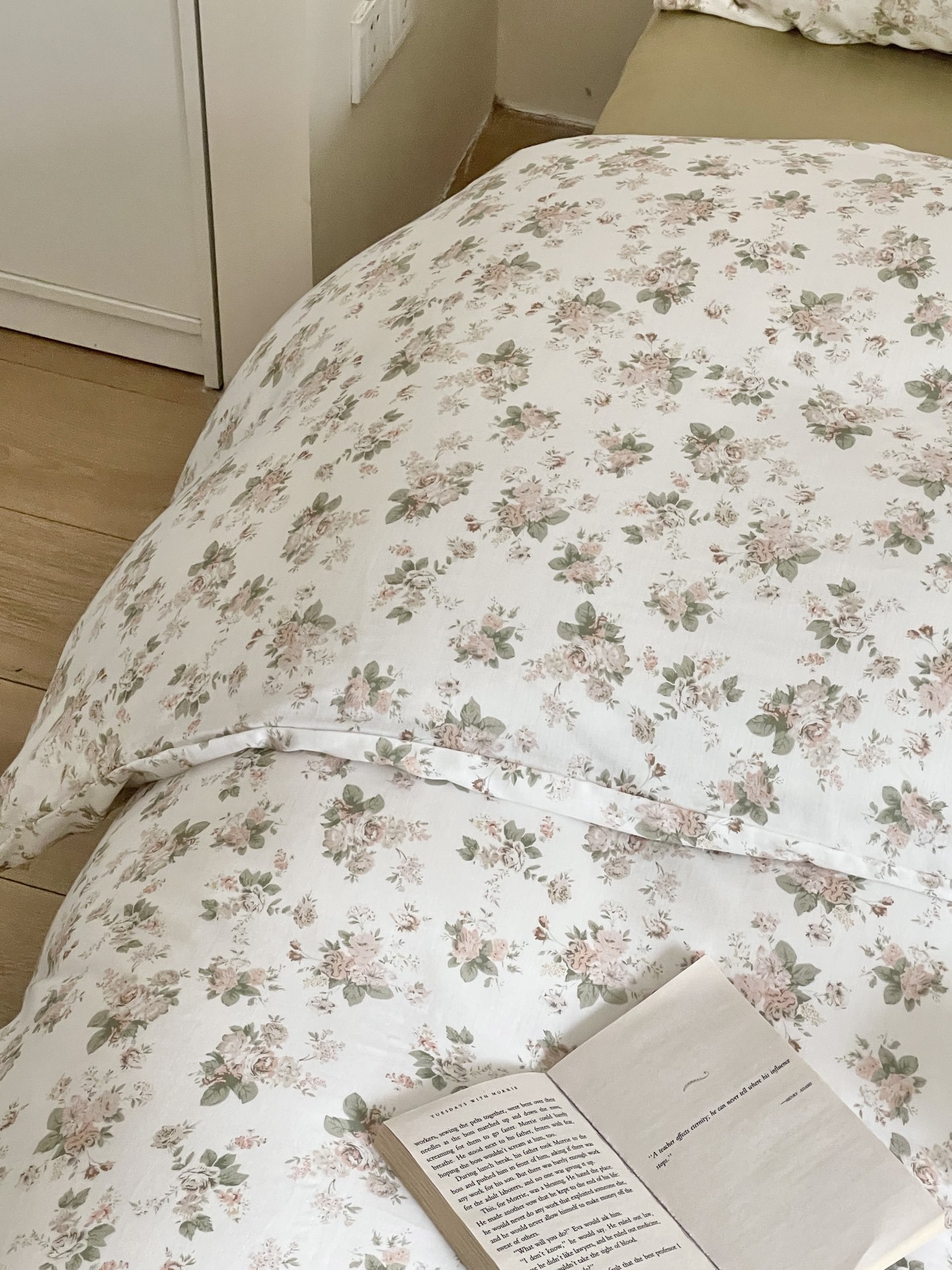 A set of three or four pieces with fresh small floral print double-layer yarn, pure cotton soft naked sleeping quilt cover and cartoon bedding pic 85