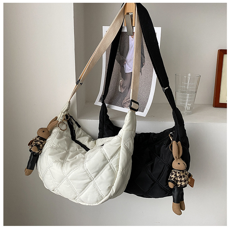The new, trendy and fashionable single-shoulder crossbody bag with diamond-patterned embroidery thread for women in 2021, the popular dumpling bag pic 87