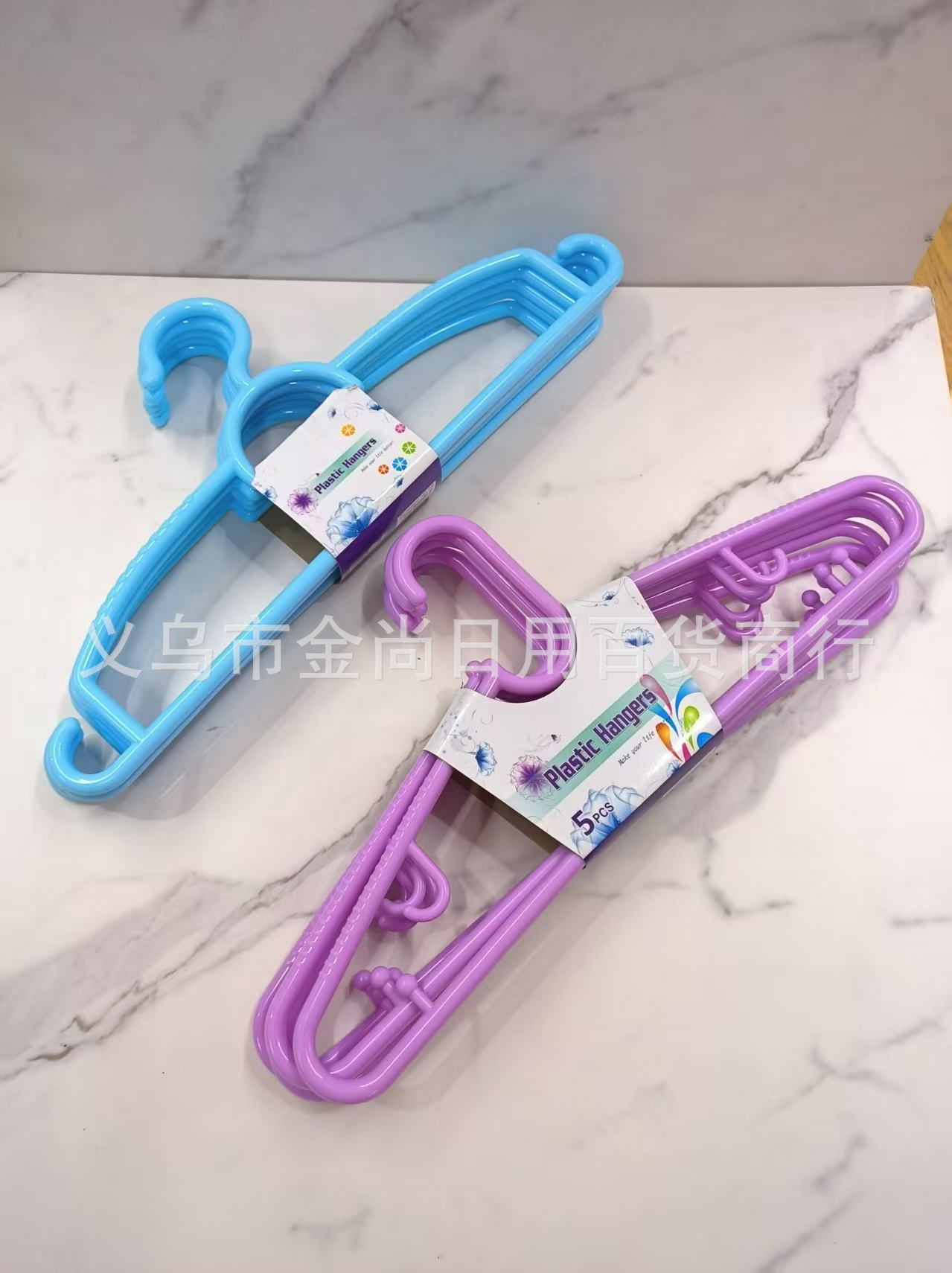 Wholesale creative solid-color household seamless anti-slip clothes hangers, plastic clothes racks, dormitory balcony clothes hanging and drying racks pic 1