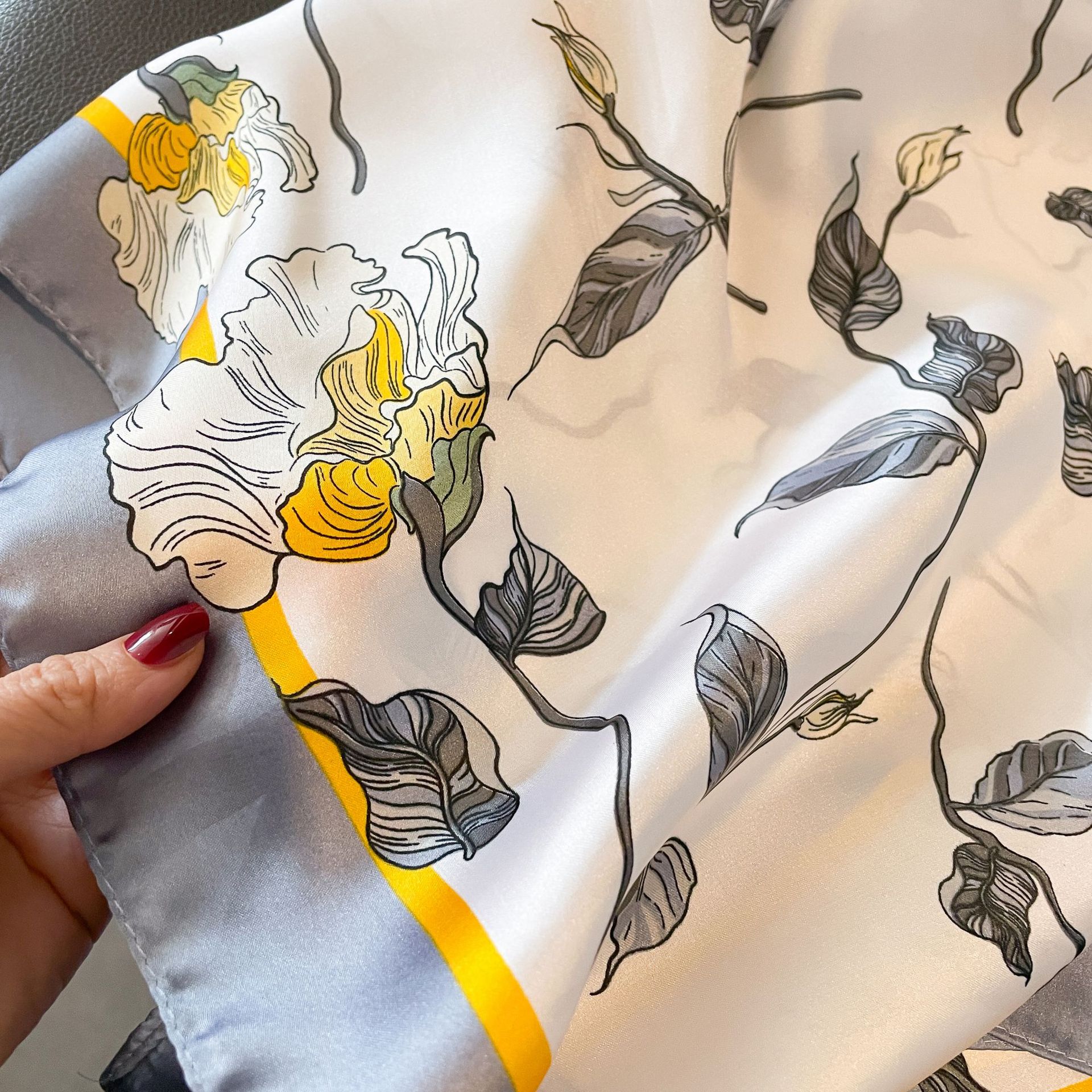 国潮春夏季印花小方巾韩版仿真丝高级感发带头巾时尚装饰复古围巾批发详情12