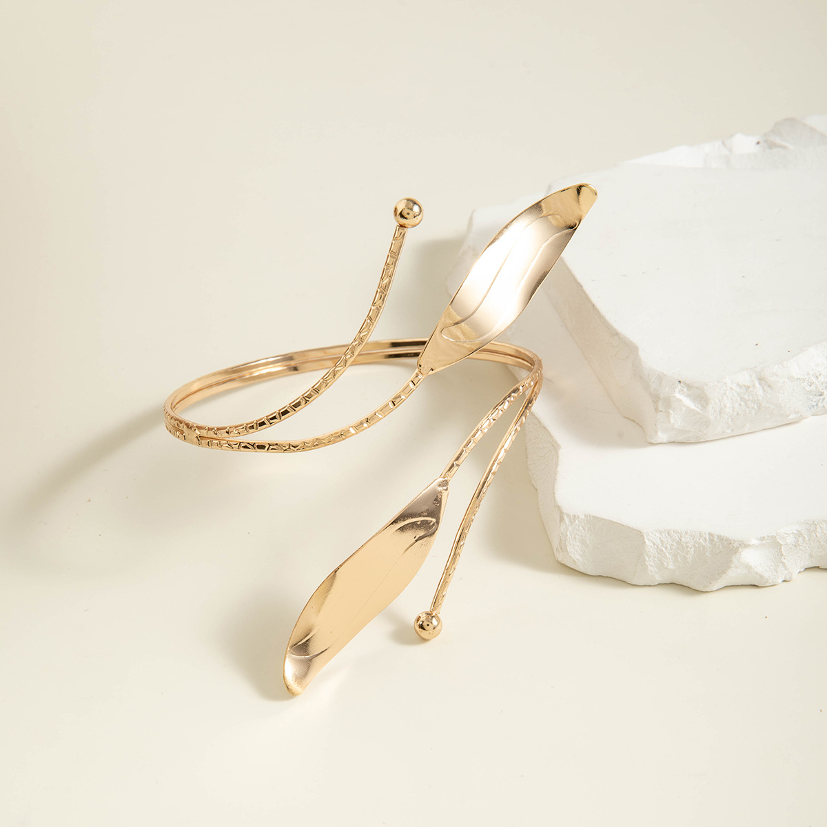 亚马逊跨境个性冷淡风海星手臂镯线条计感蝴蝶环形开口臂镯女详情13