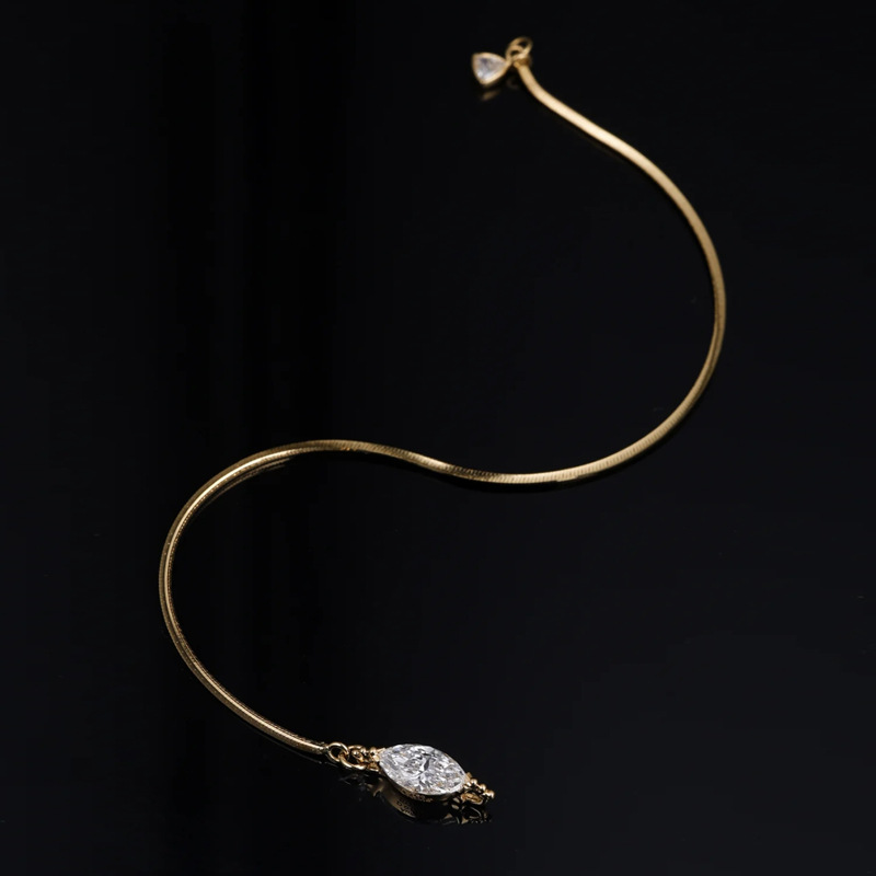 Korean-style horse eye diamond triangular snake bone chain bracelet for women, light luxury minimalist style, niche design sense, noble and versatile jewelry pic 6