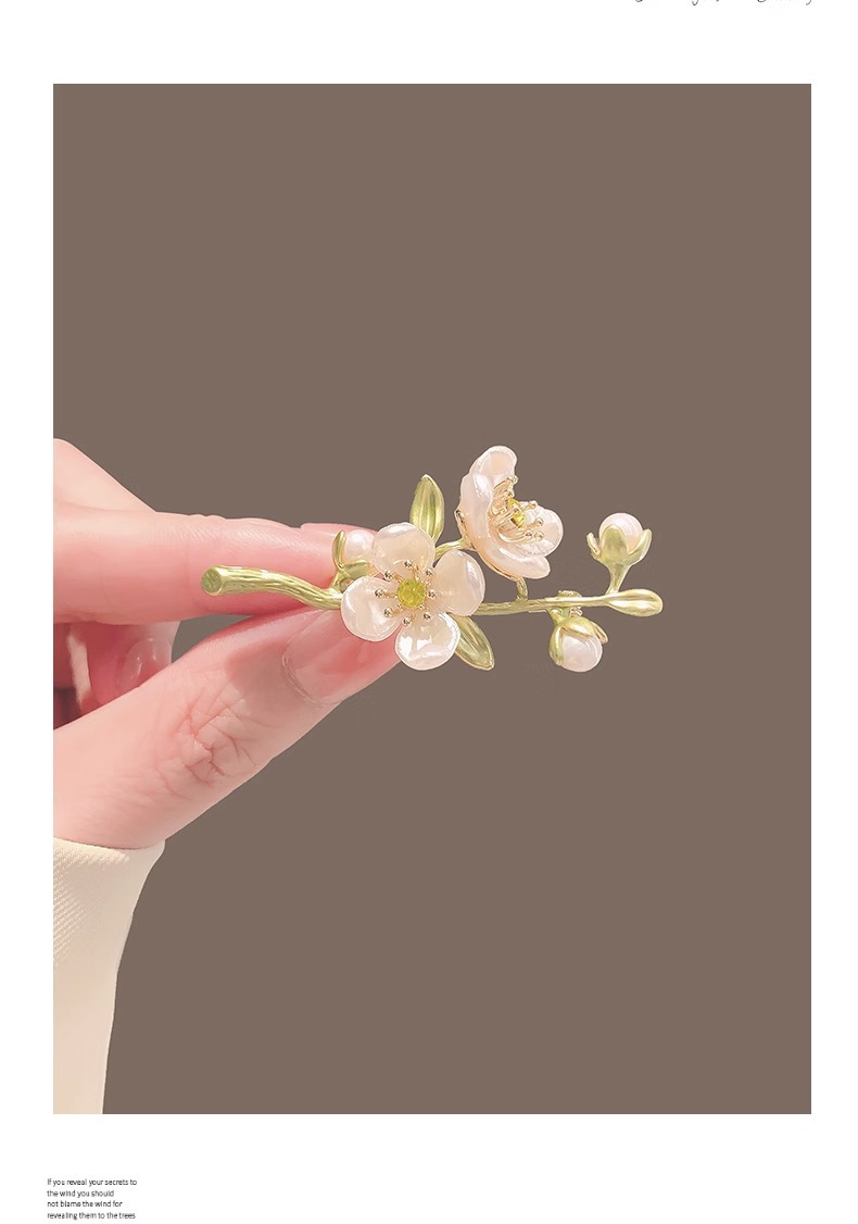 Artistic green jasmine brooch, plant flower pearl brooch, retro style suit, anti-glare clasp pin accessory pic 5