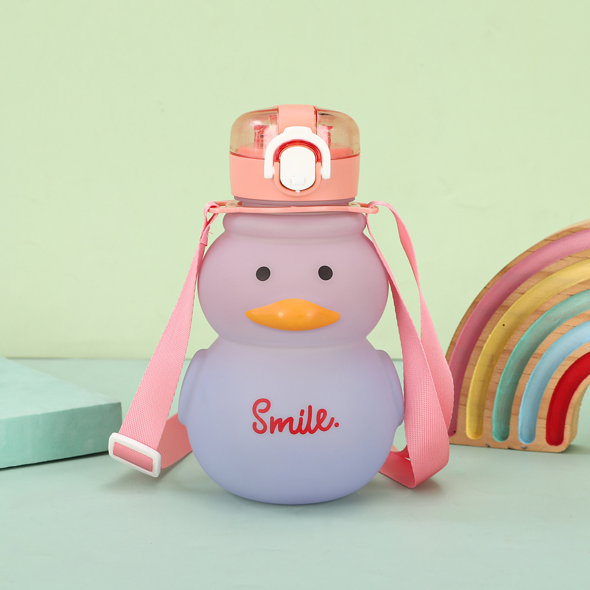 新款小容量黄色小鸭塑料杯夏季可爱学生吸管杯儿童背带子弹跳水壶详情16