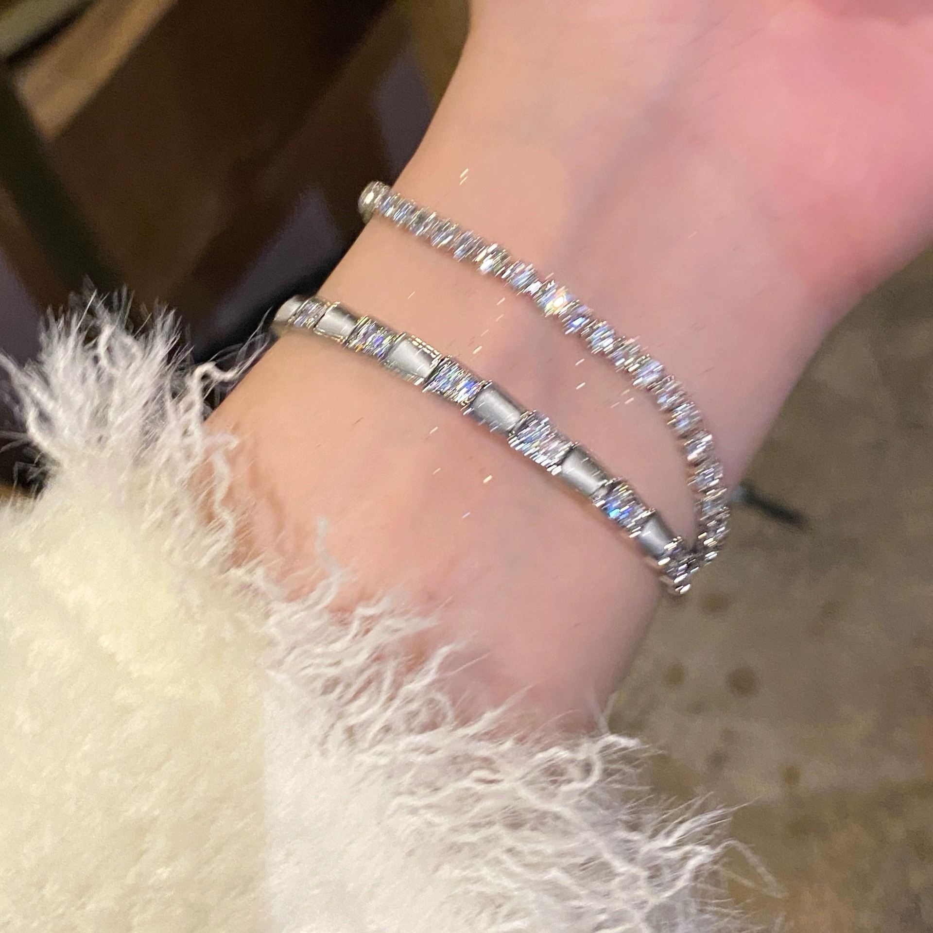 Snake-shaped bracelet, spirit snake sparkling diamond texture bracelet for girls, zircon light luxury, fashionable and exquisite silver bracelet, open jewelry pic 3