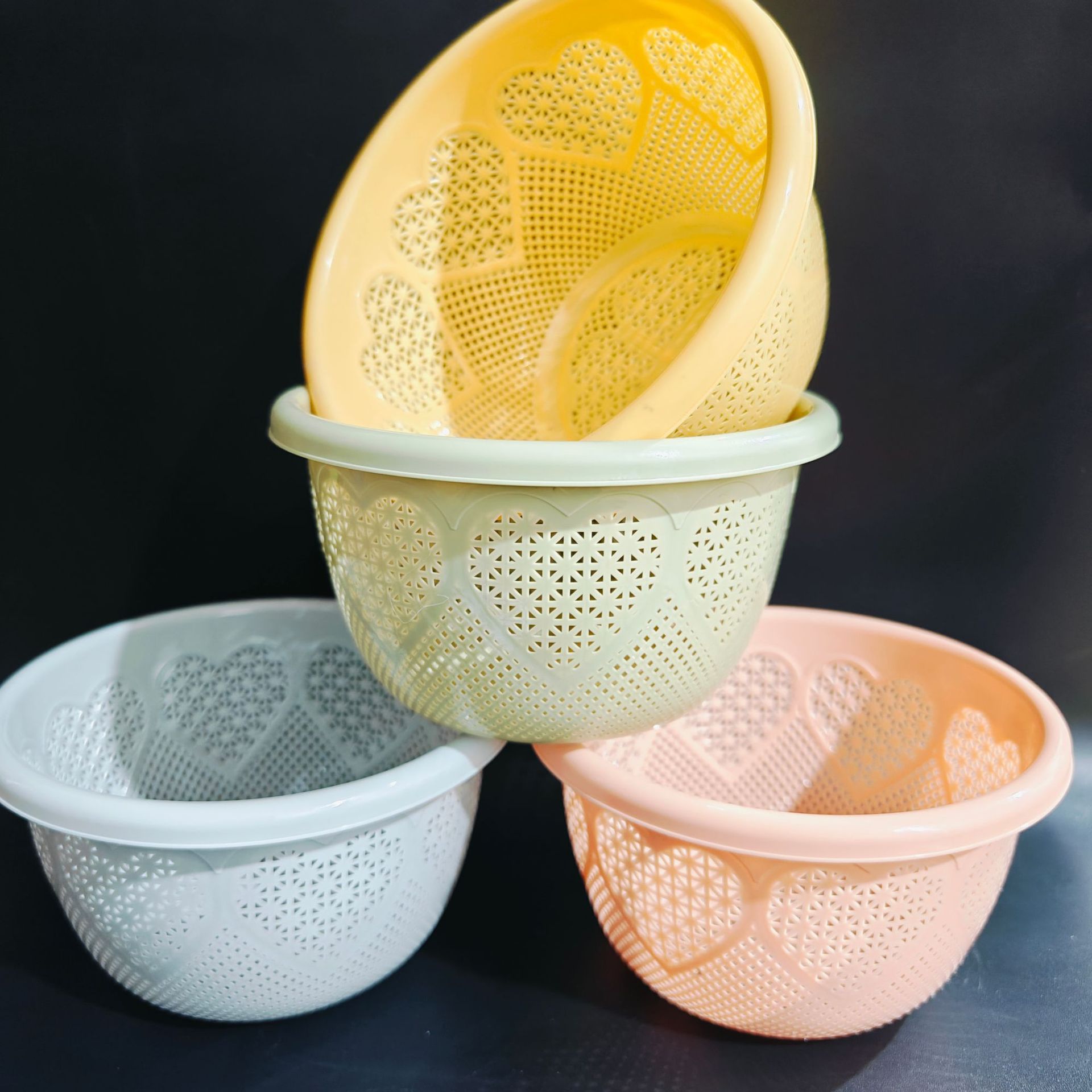 【 Zone 2-2 】 Deep Heart Lily, 200 yuan per piece. Deep heart lily, round thin basket, draining basket, kitchen plastic thickened vegetable washing basket, 2 yuan wholesale supply pic 3